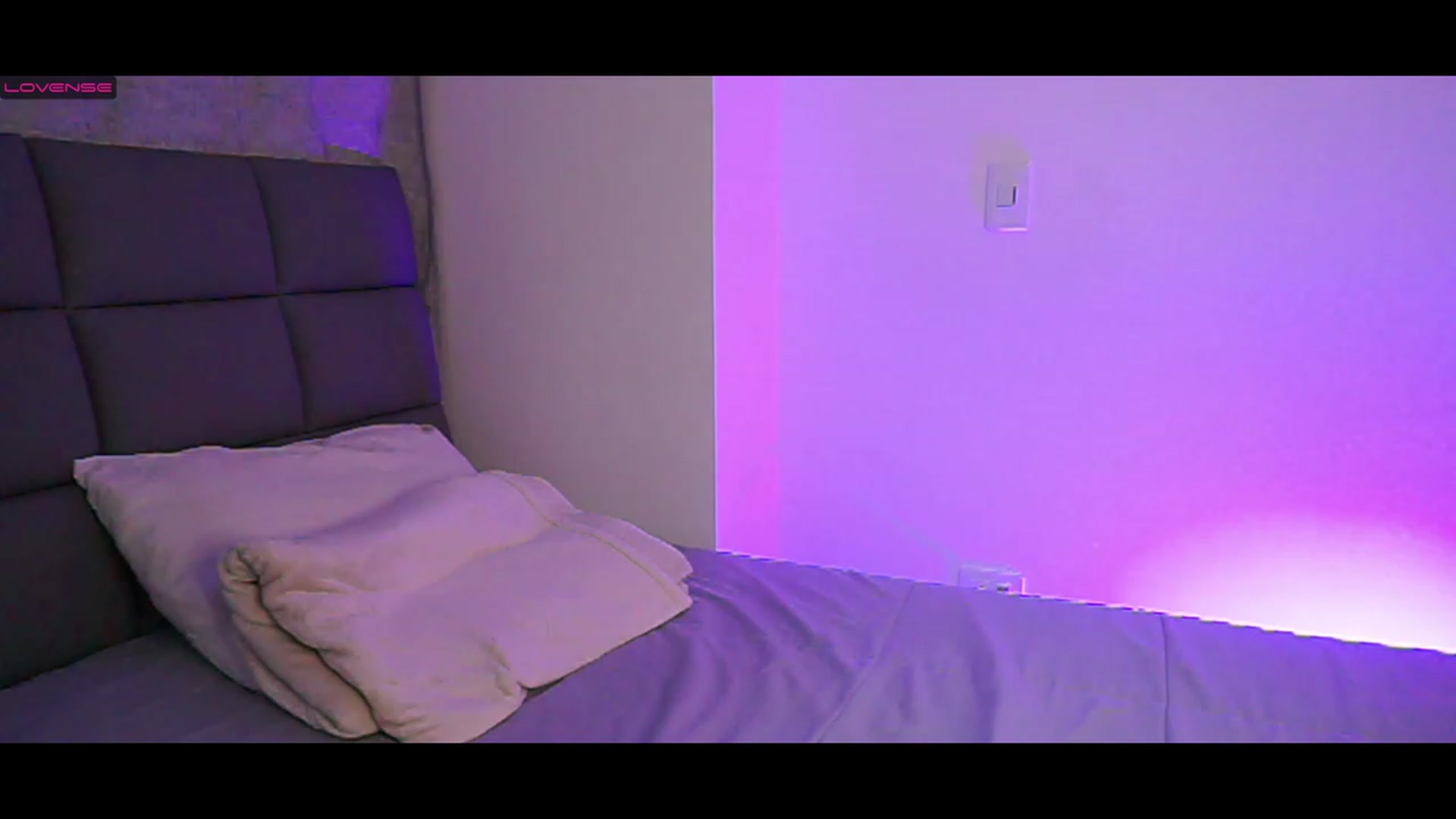 Gallery image thumbnail from Caroline_Ross's myfreecams stream on, 03/18/2023, 24:01 image 7 of 20