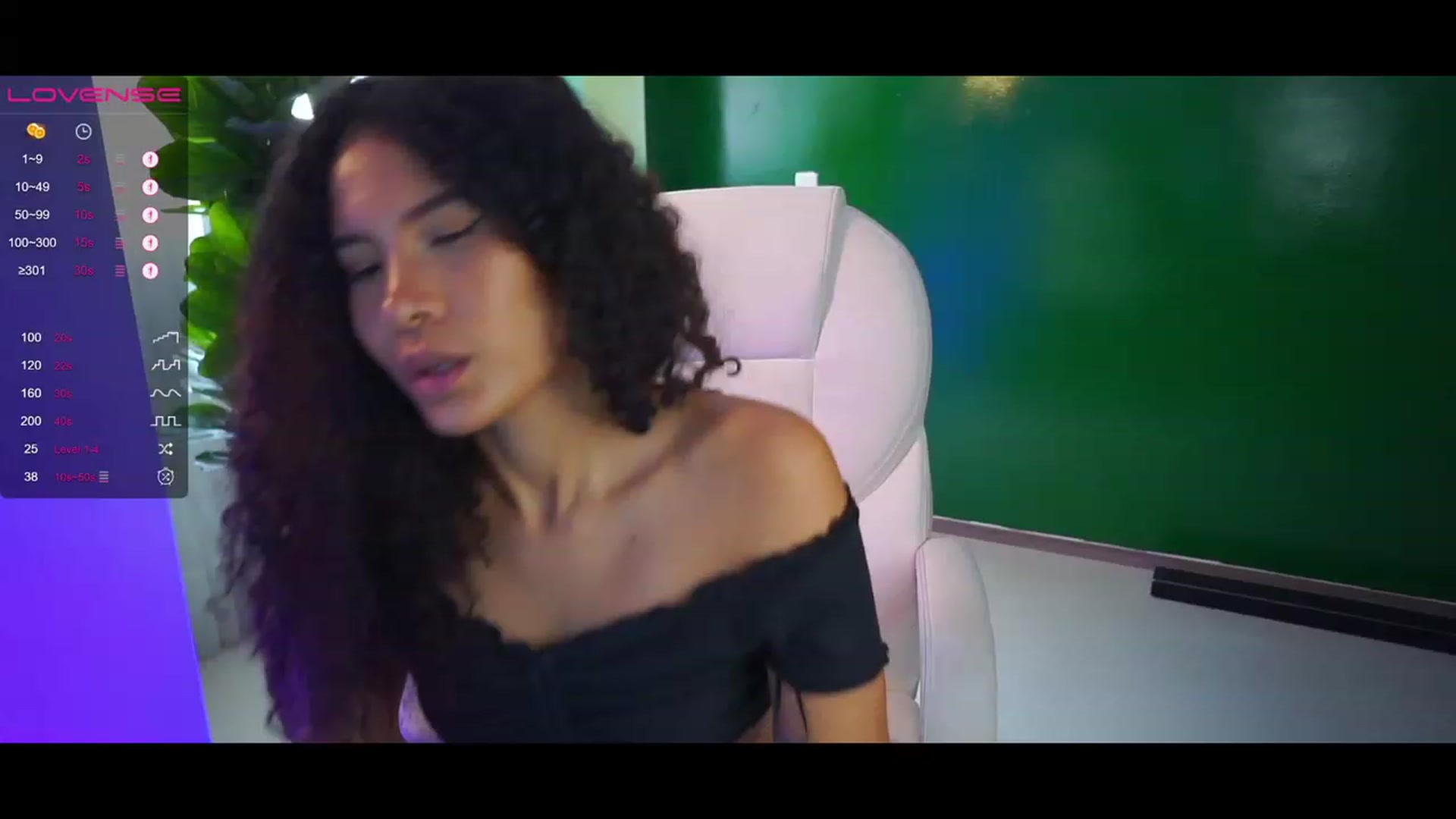 Gallery image thumbnail from Caroline_Ross's myfreecams stream on, 07/12/2023, 20:12 image 8 of 20