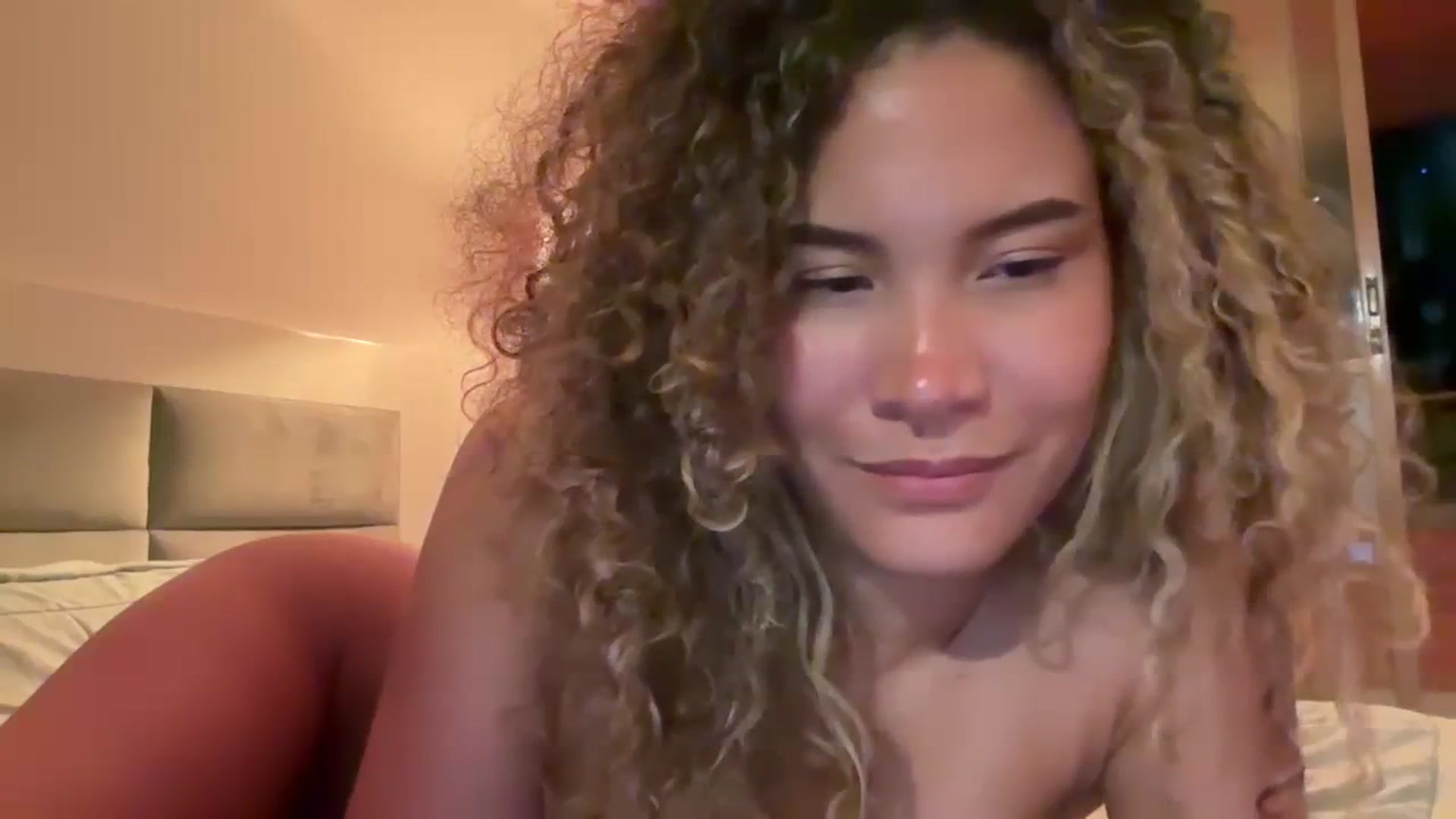 Gallery image thumbnail from Caroline_Ross's myfreecams stream on, 03/14/2024, 07:41 image 4 of 20