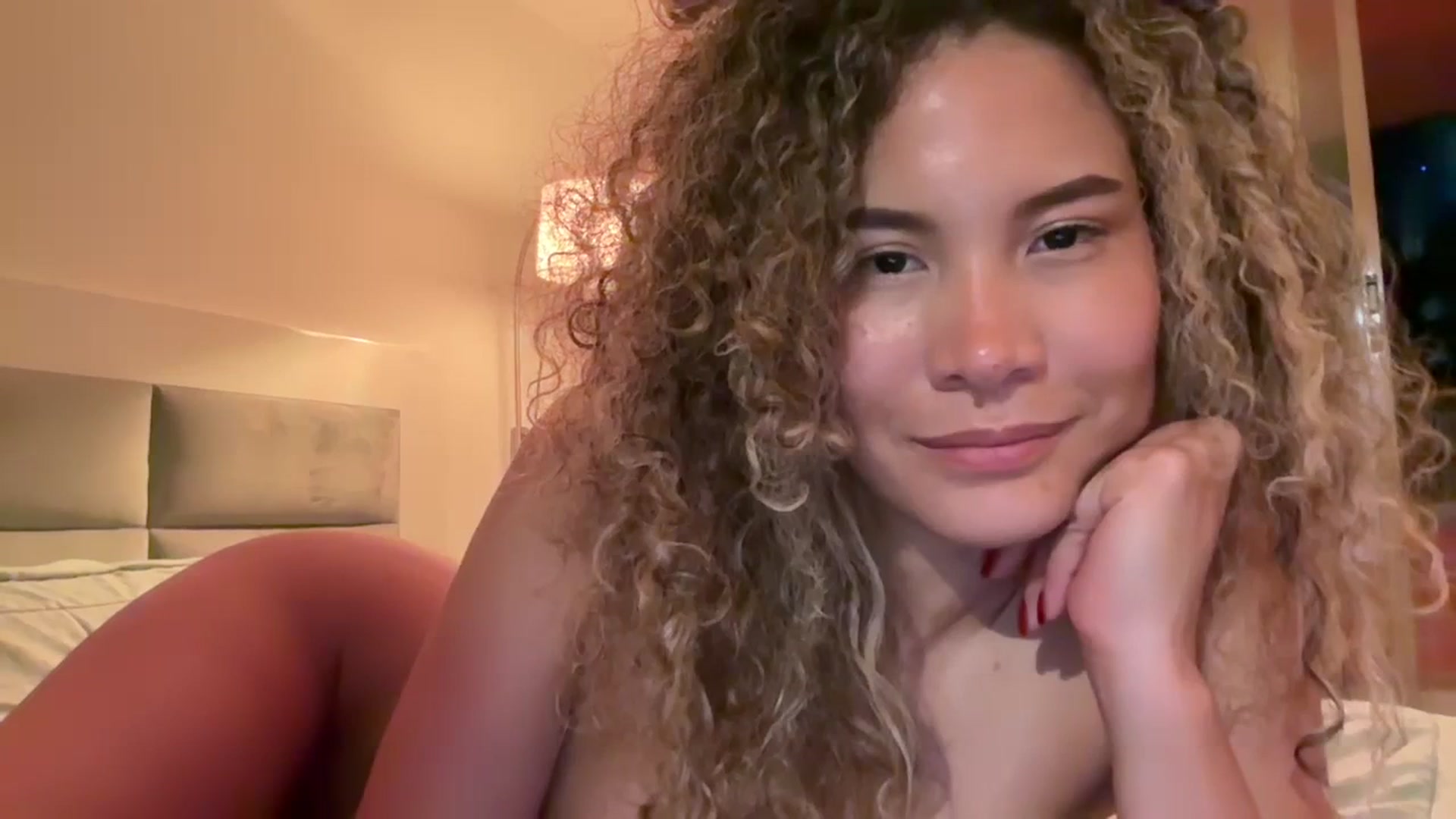 Gallery image thumbnail from Caroline_Ross's myfreecams stream on, 03/14/2024, 07:41 image 5 of 20