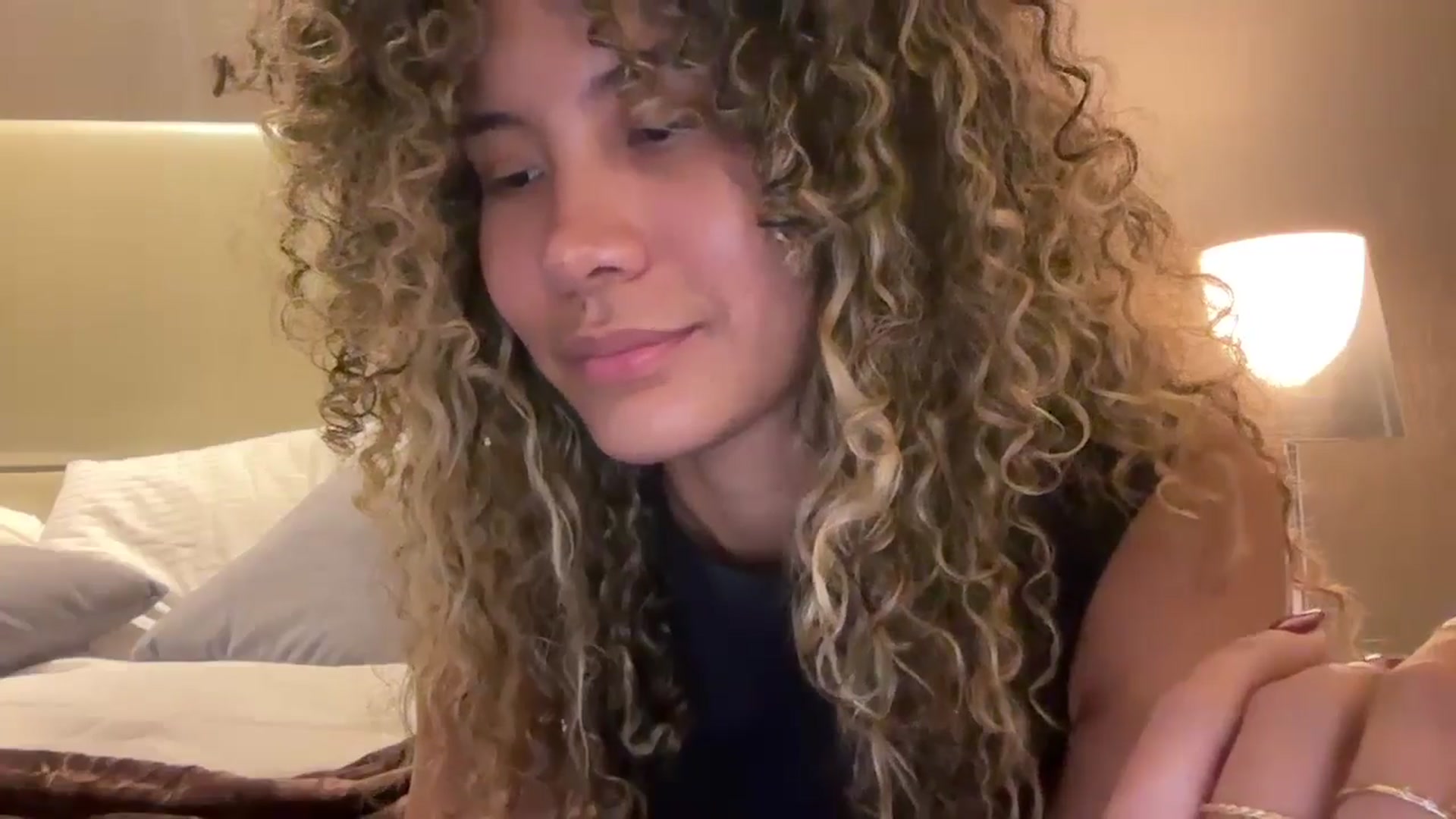 Gallery image thumbnail from Caroline_Ross's myfreecams stream on, 07/17/2024, 15:33 image 13 of 20