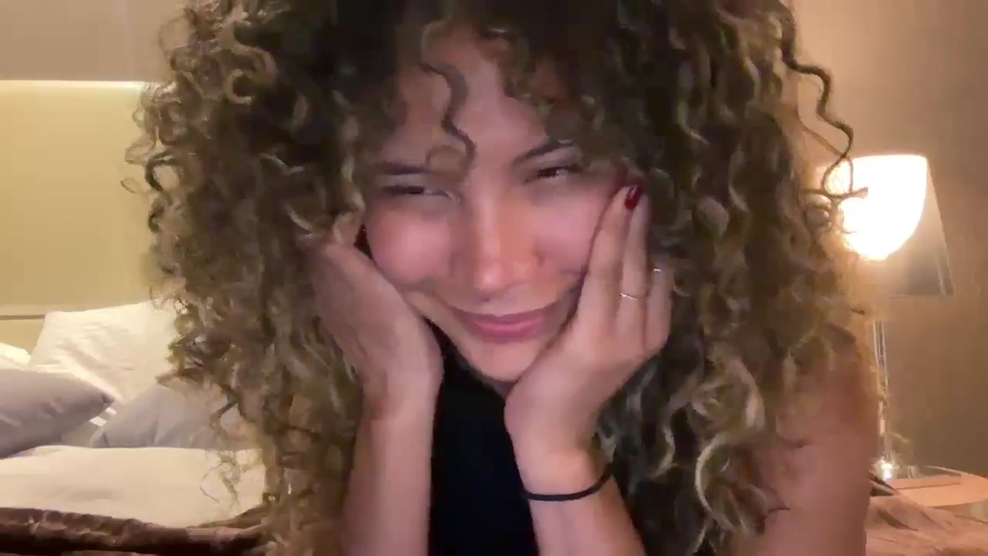 Gallery image thumbnail from Caroline_Ross's myfreecams stream on, 07/17/2024, 15:33 image 19 of 20