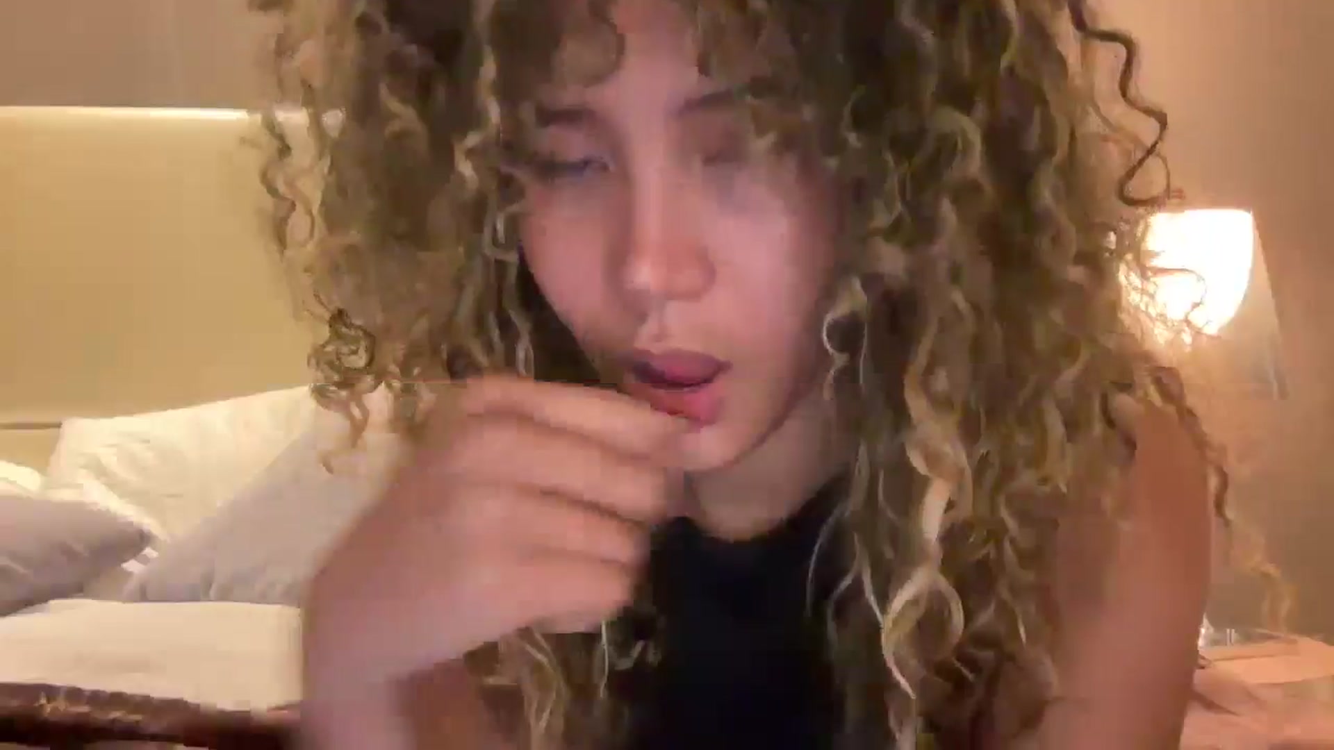 Gallery image thumbnail from Caroline_Ross's myfreecams stream on, 07/17/2024, 15:33 image 17 of 20