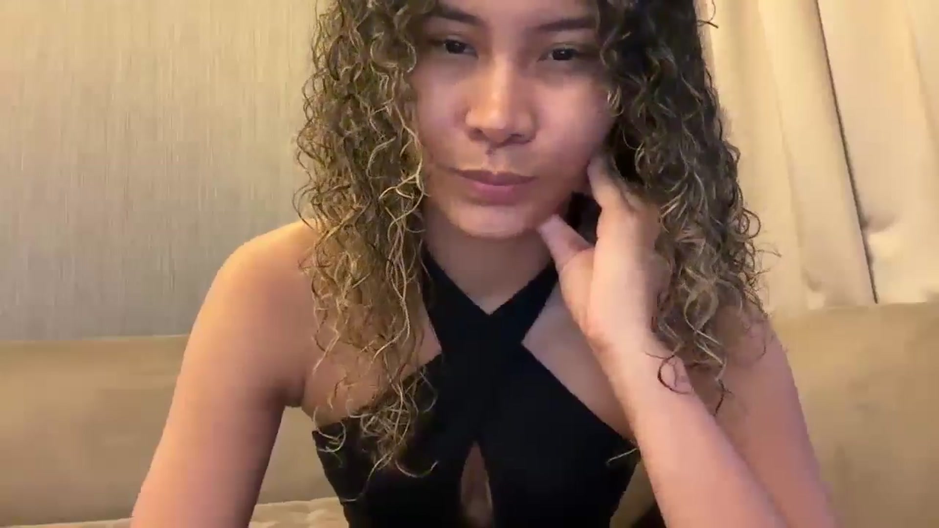 Gallery image thumbnail from Caroline_Ross's myfreecams stream on, 07/19/2024, 15:29 image 16 of 20