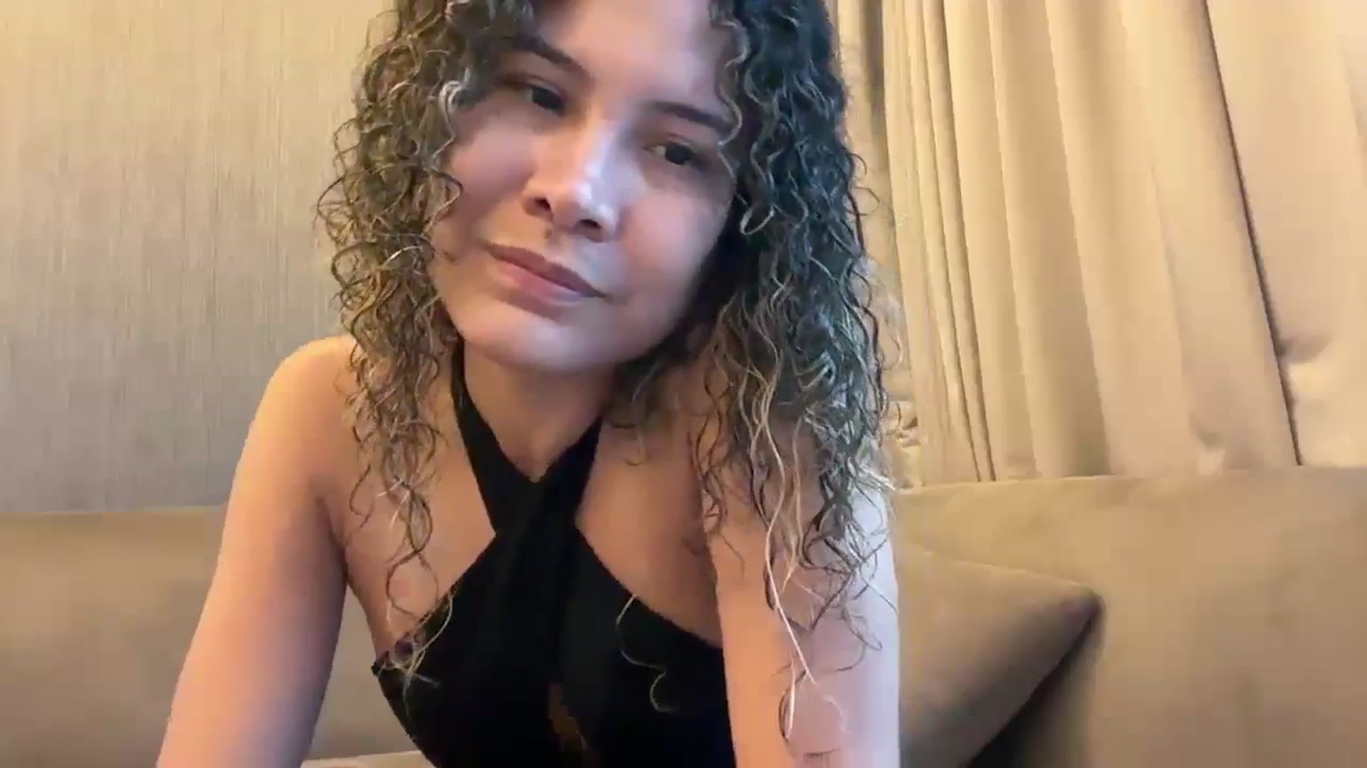 Gallery image thumbnail from Caroline_Ross's myfreecams stream on, 07/19/2024, 15:29 image 6 of 20