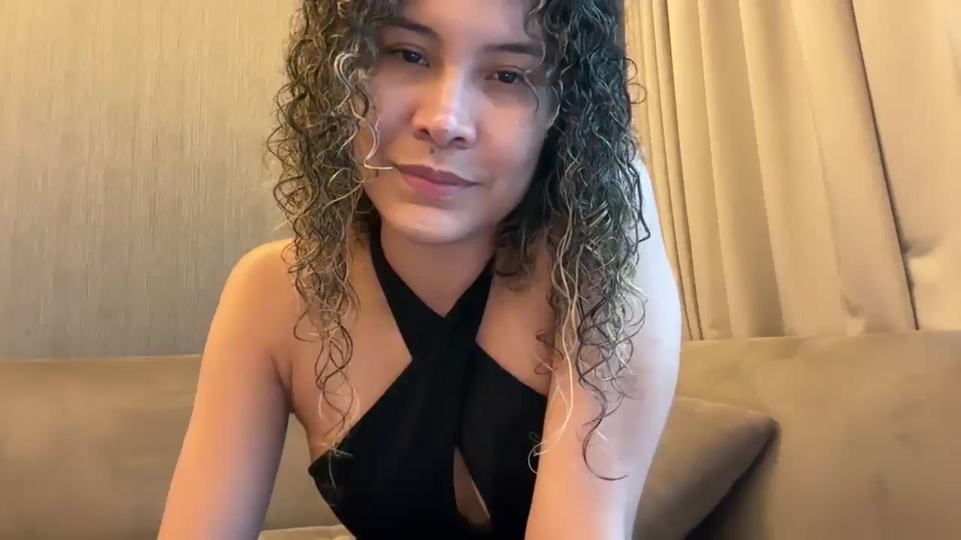 Gallery image thumbnail from Caroline_Ross's myfreecams stream on, 07/19/2024, 15:29 image 5 of 20
