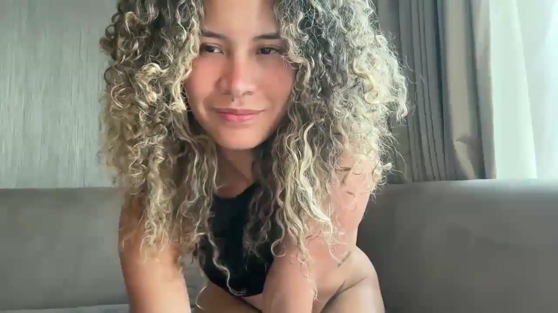 Gallery image thumbnail from Caroline_Ross's myfreecams stream on, 07/21/2024, 14:43 image 4 of 20