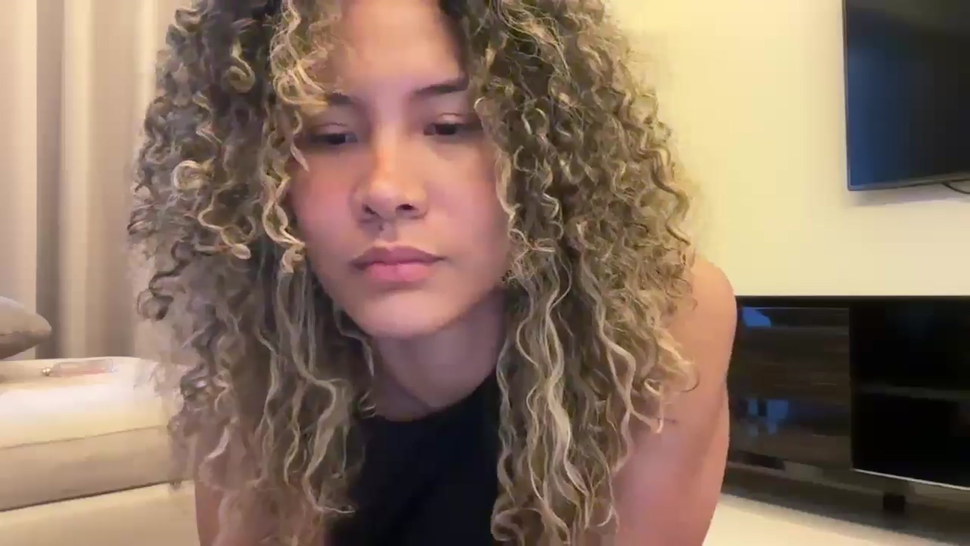 Gallery image thumbnail from Caroline_Ross's myfreecams stream on, 07/21/2024, 15:17 image 13 of 20