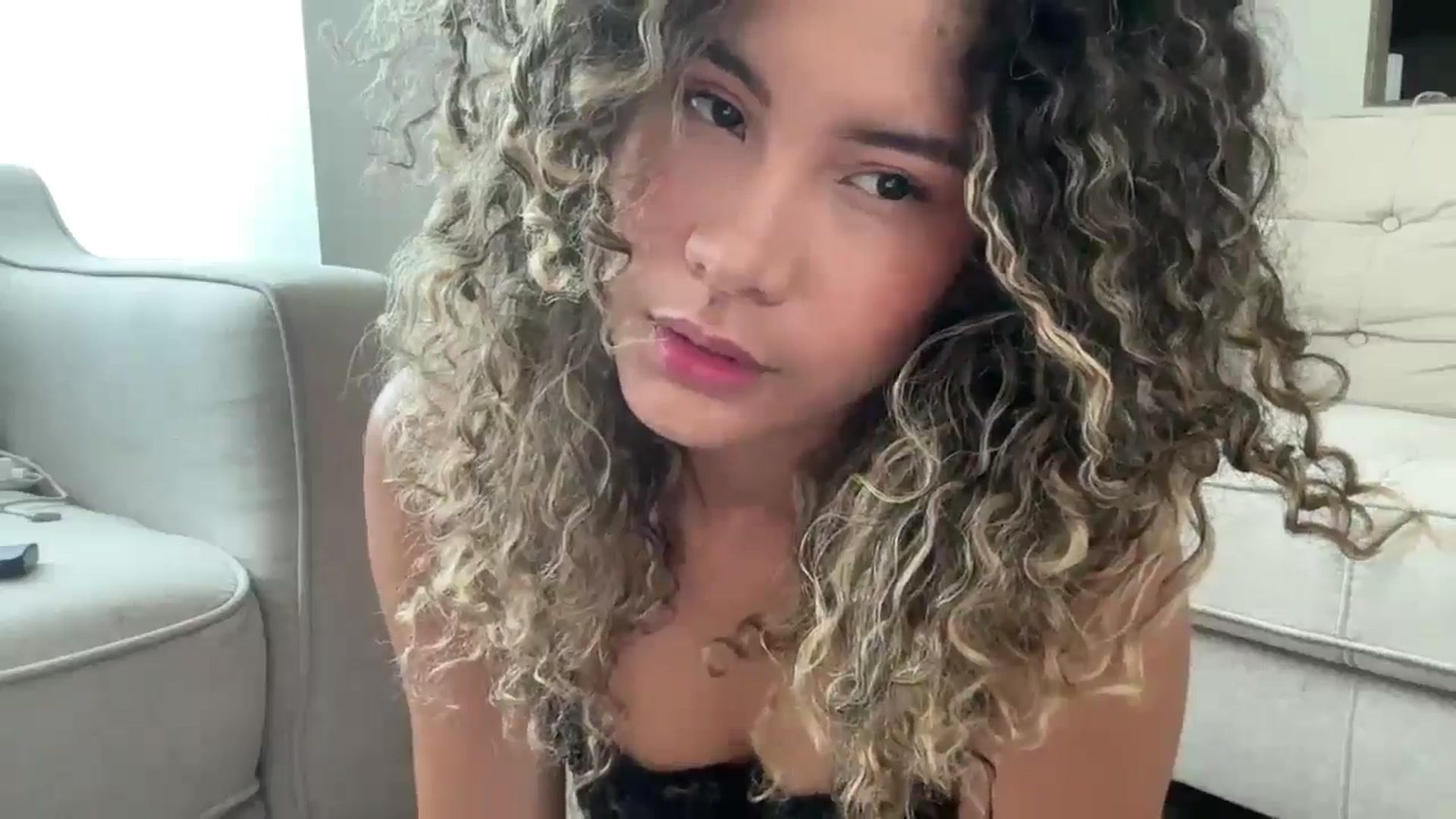 Gallery image thumbnail from Caroline_Ross's myfreecams stream on, 07/30/2024, 12:40 image 11 of 20