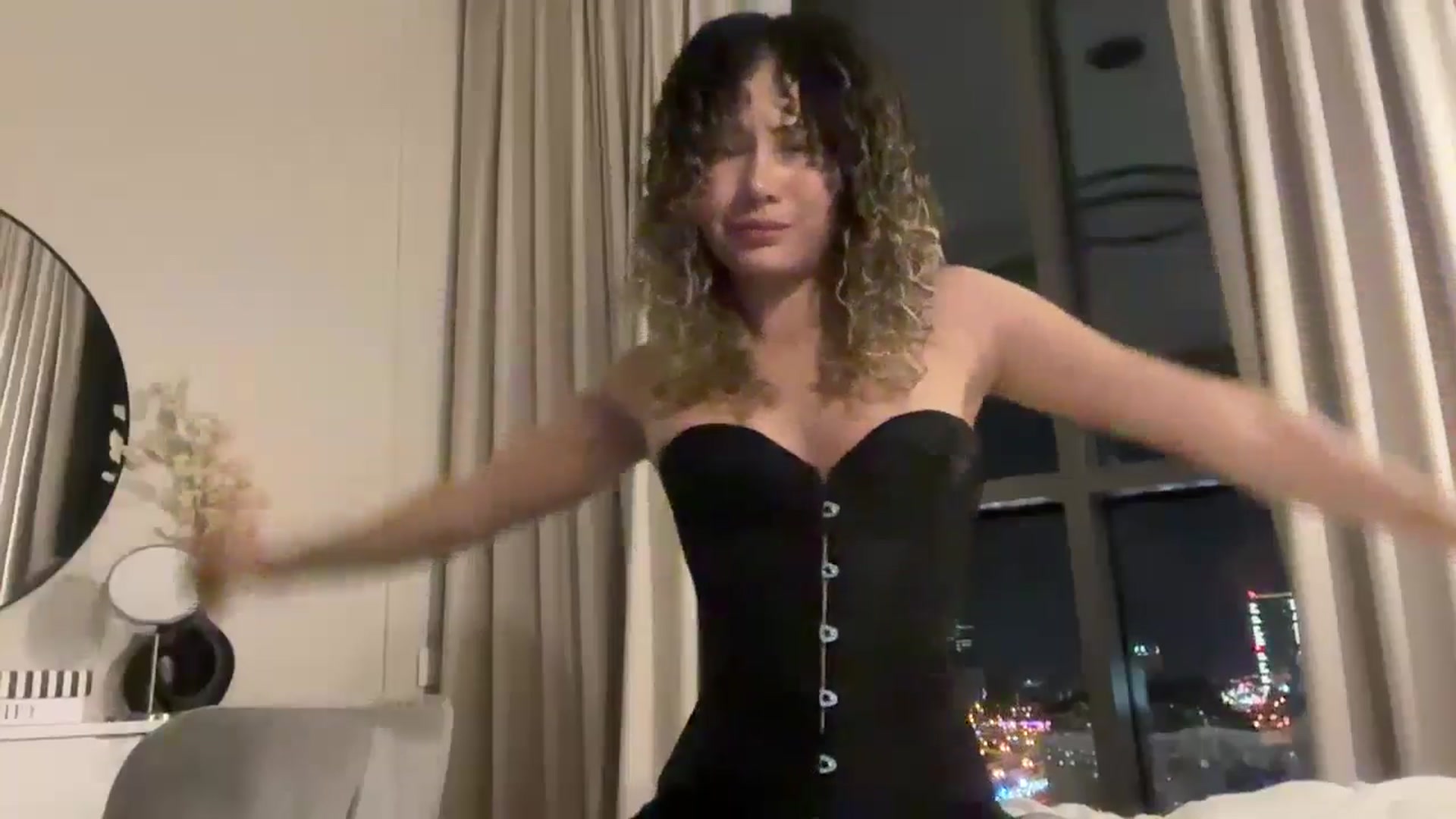 Gallery image thumbnail from Caroline_Ross's myfreecams stream on, 08/16/2024, 23:03 image 11 of 20