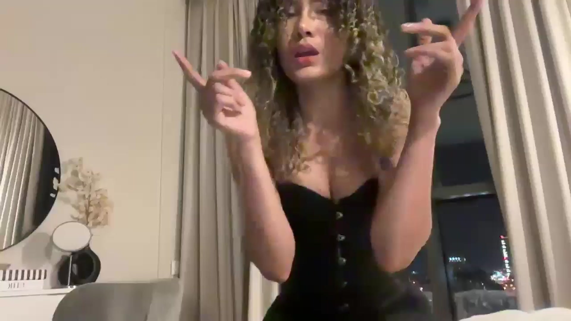 Gallery image thumbnail from Caroline_Ross's myfreecams stream on, 08/16/2024, 23:03 image 15 of 20