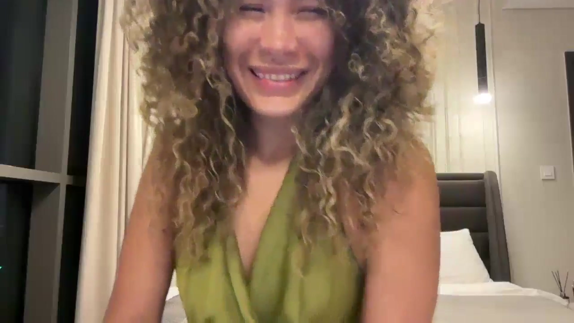 Gallery image thumbnail from Caroline_Ross's myfreecams stream on, 08/28/2024, 19:47 image 2 of 20