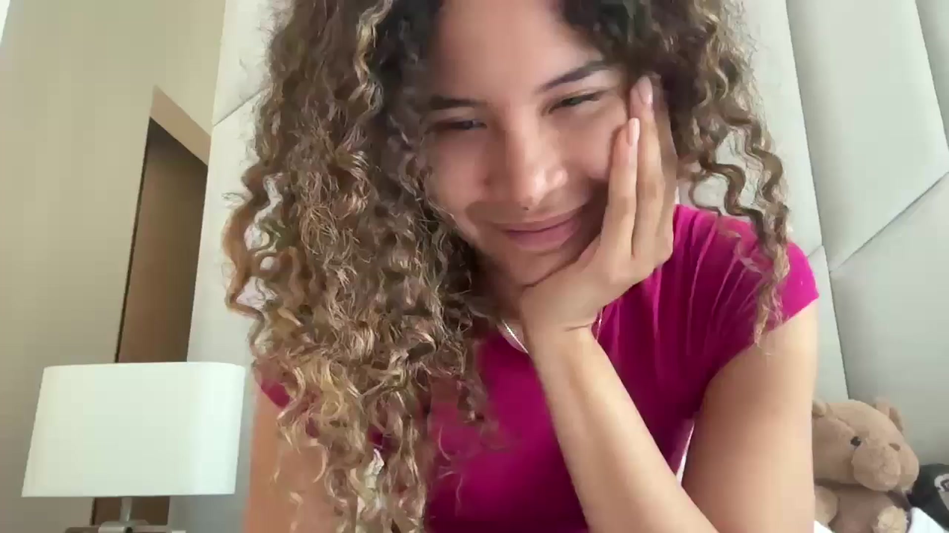 Gallery image thumbnail from Caroline_Ross's myfreecams stream on, 07/24/2025, 13:23 image 4 of 20