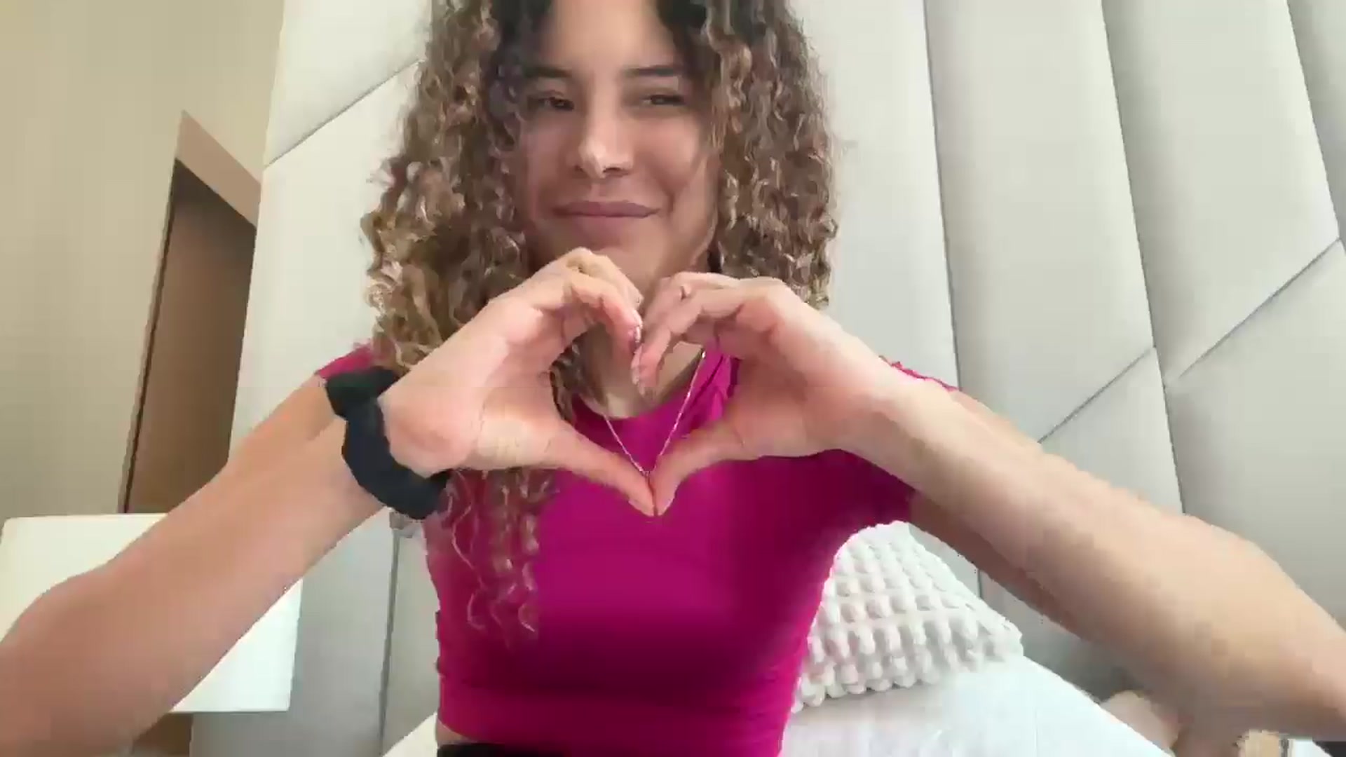 Gallery image thumbnail from Caroline_Ross's myfreecams stream on, 07/24/2025, 13:23 image 3 of 20