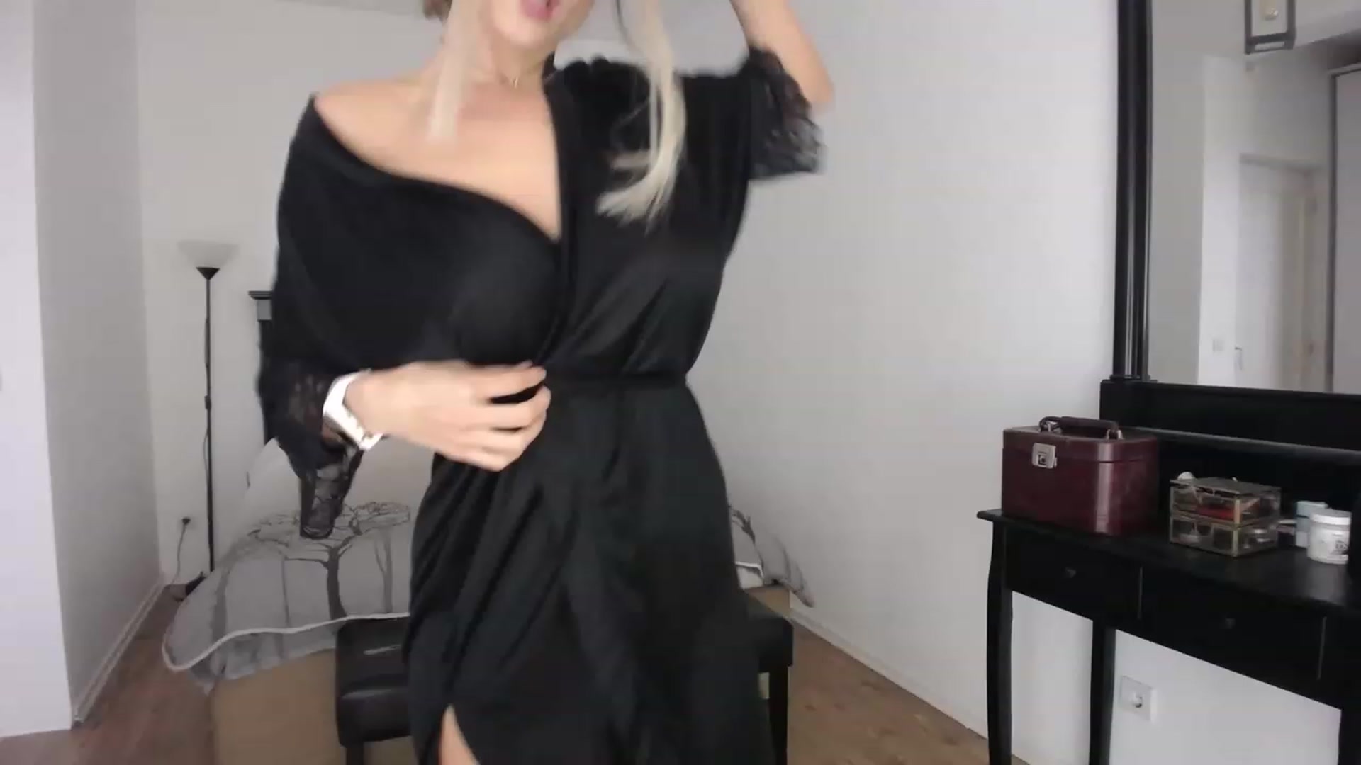 Gallery image thumbnail from Carollyne_'s myfreecams stream on, 11/26/2022, 12:42 image 16 of 20