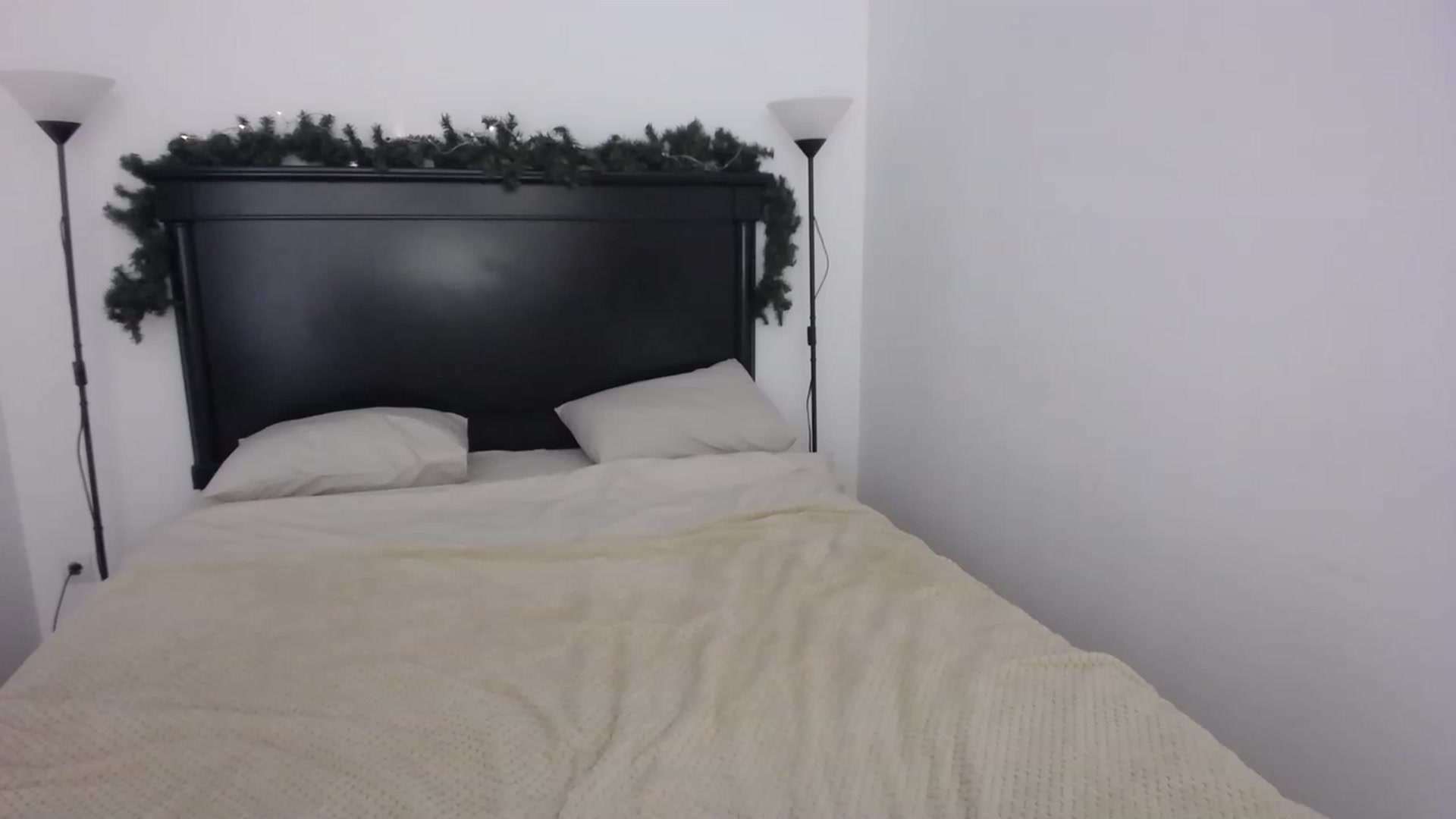 Gallery image thumbnail from Carollyne_'s myfreecams stream on, 12/05/2022, 14:02 image 2 of 20