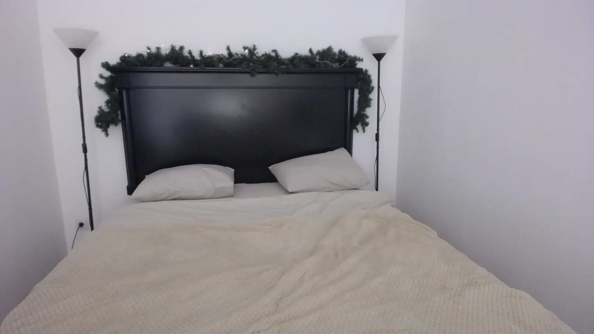 Gallery image thumbnail from Carollyne_'s myfreecams stream on, 12/05/2022, 15:29 image 1 of 20