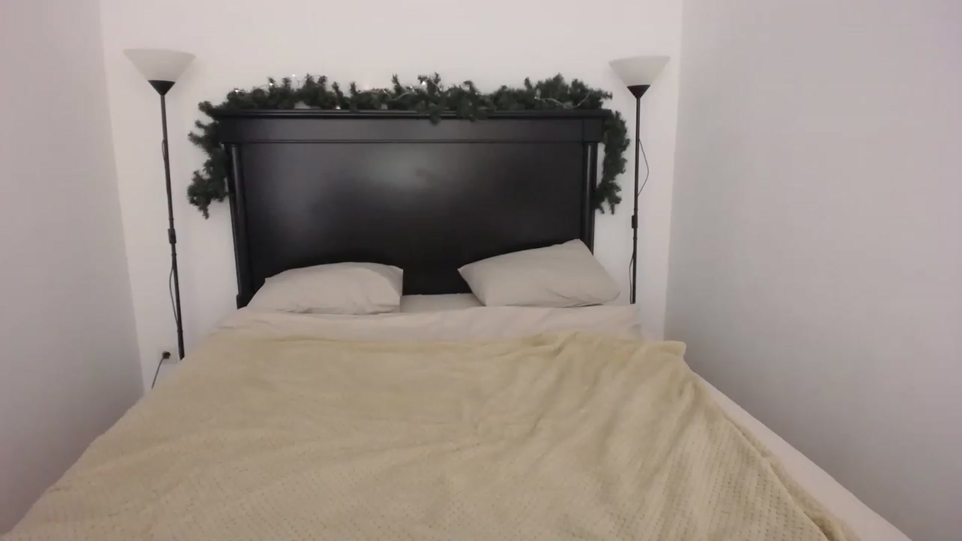 Gallery image thumbnail from Carollyne_'s myfreecams stream on, 12/05/2022, 16:37 image 1 of 20