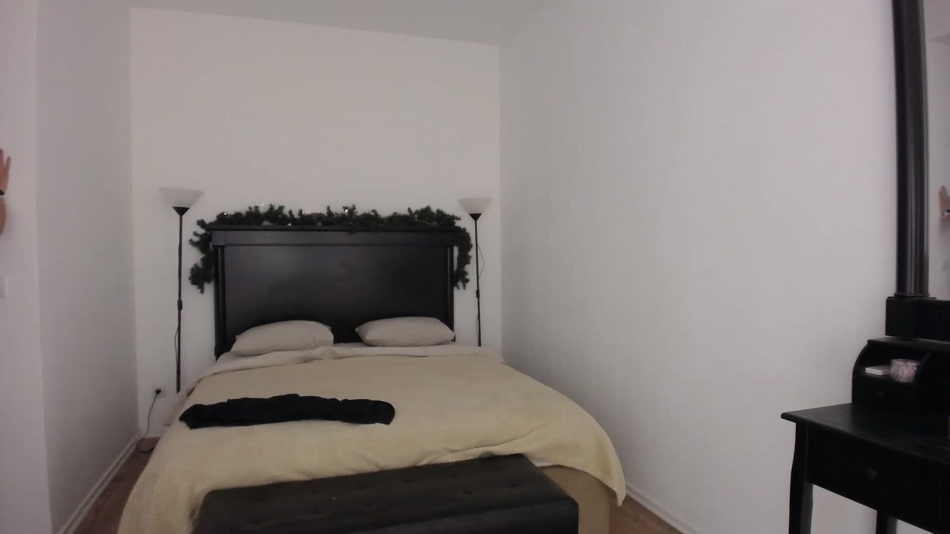 Gallery image thumbnail from Carollyne_'s myfreecams stream on, 12/08/2022, 14:43 image 14 of 20