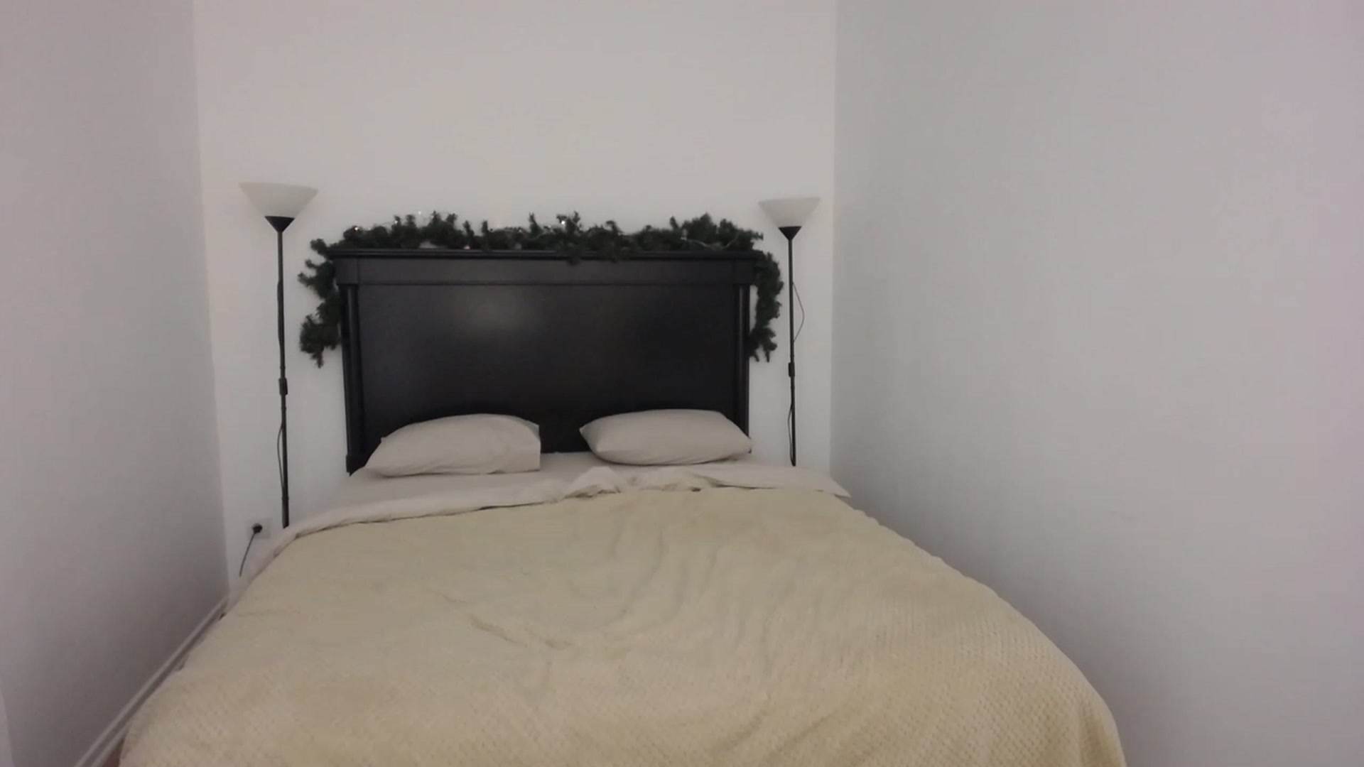 Gallery image thumbnail from Carollyne_'s myfreecams stream on, 12/09/2022, 14:19 image 9 of 20