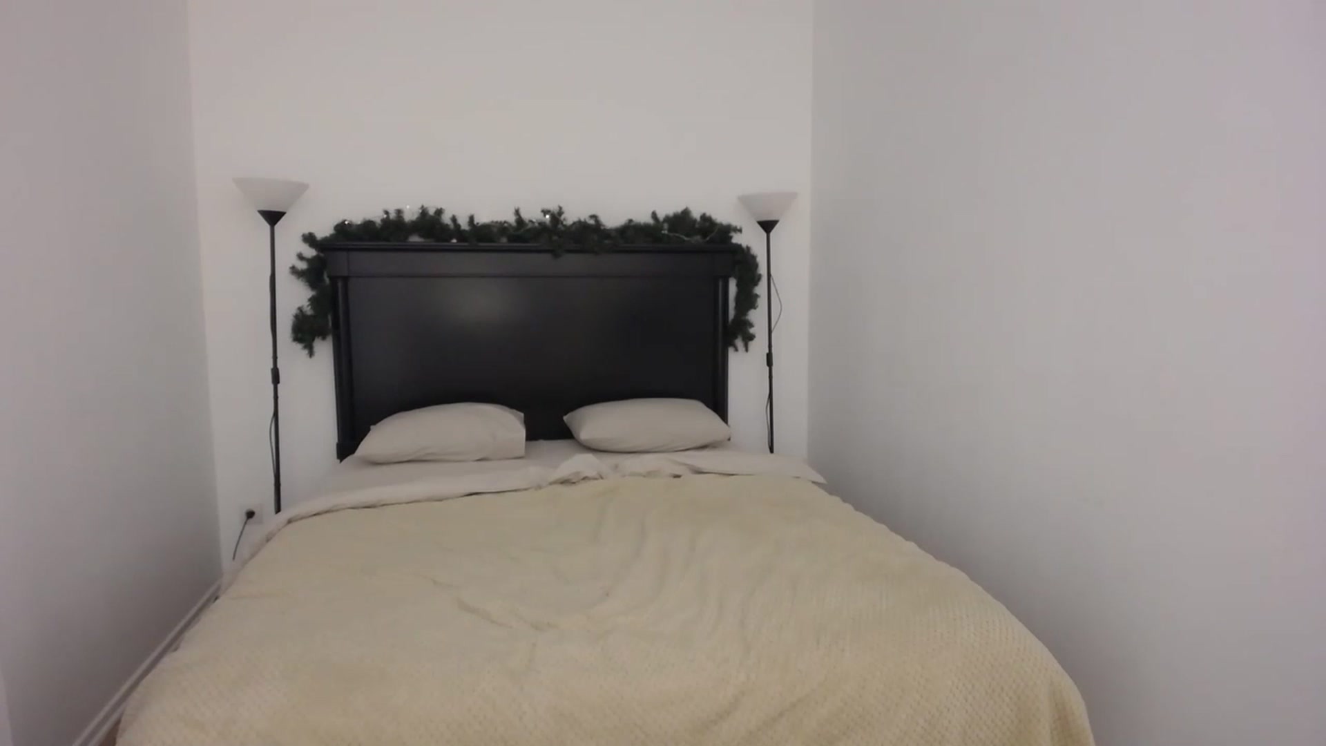 Gallery image thumbnail from Carollyne_'s myfreecams stream on, 12/09/2022, 14:19 image 8 of 20