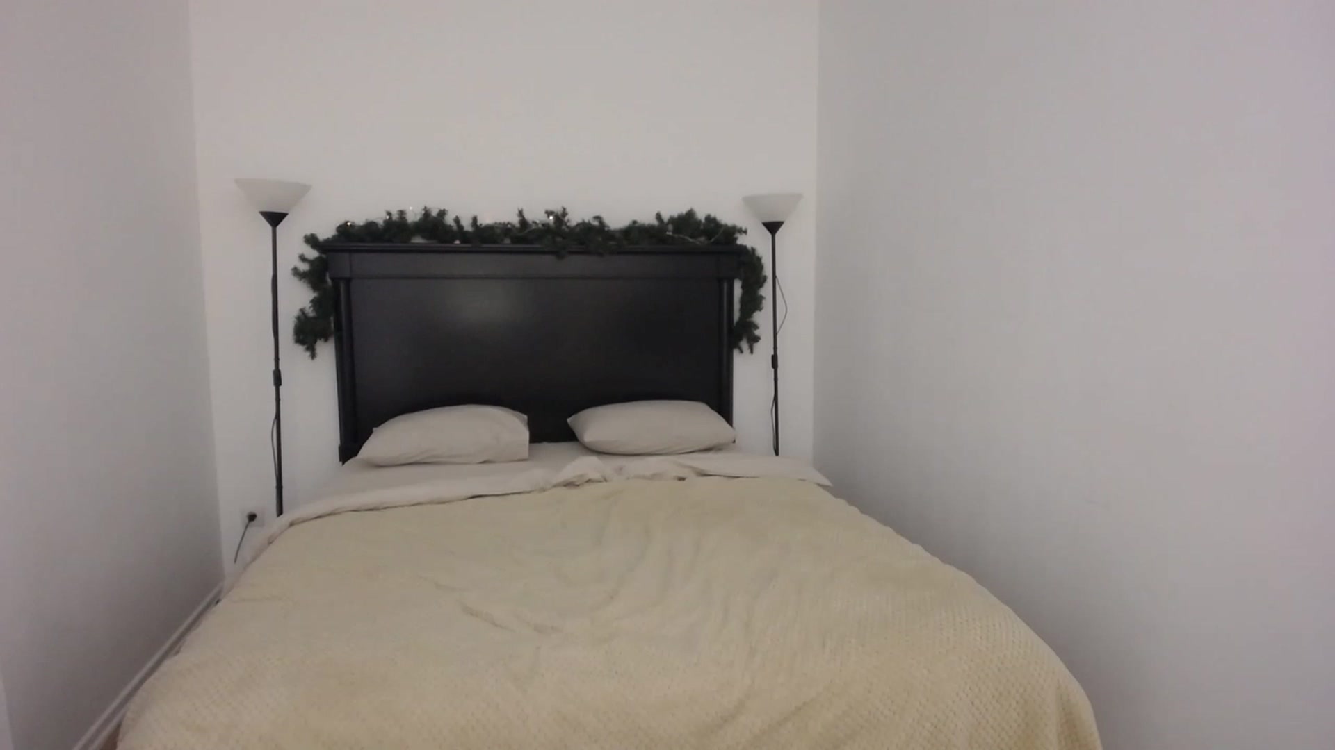 Gallery image thumbnail from Carollyne_'s myfreecams stream on, 12/09/2022, 14:19 image 7 of 20