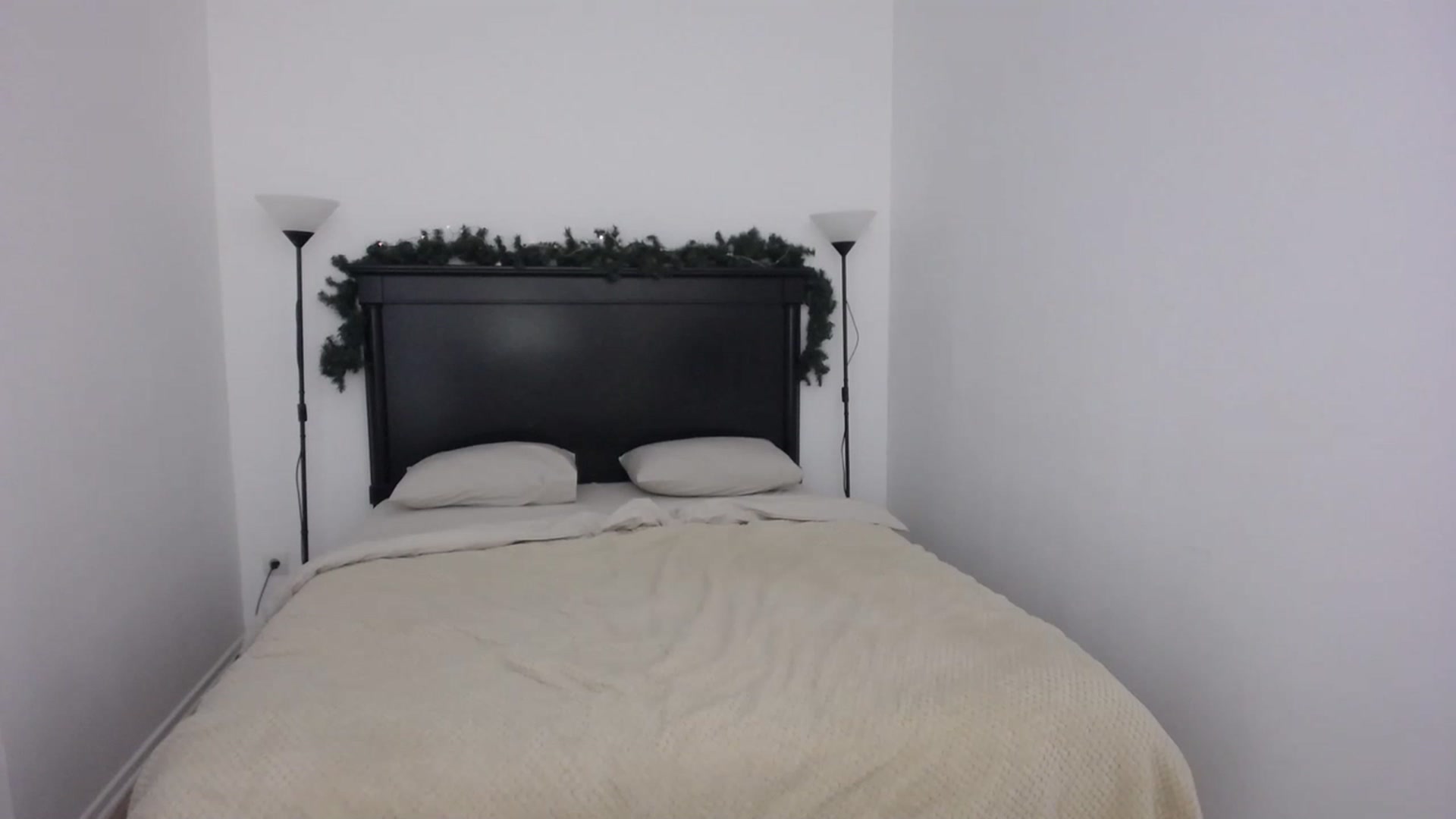 Gallery image thumbnail from Carollyne_'s myfreecams stream on, 12/09/2022, 15:18 image 14 of 20
