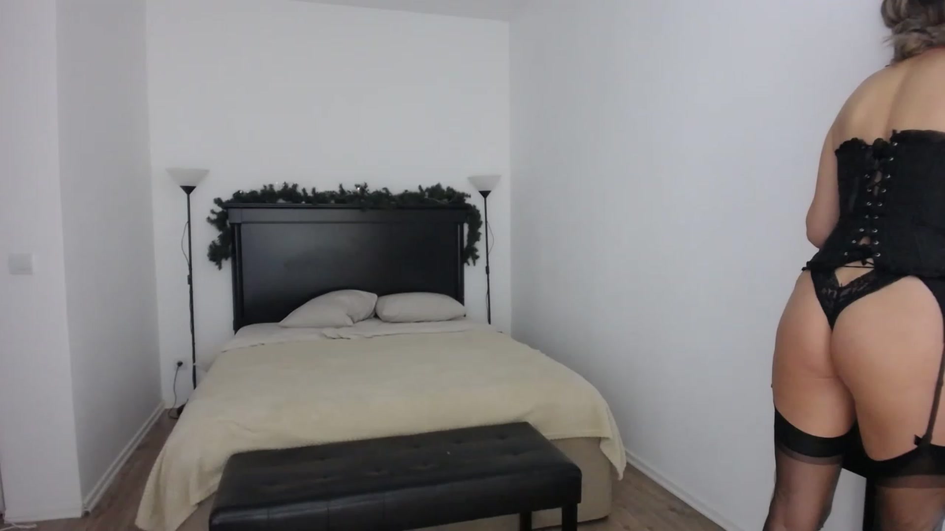 Gallery image thumbnail from Carollyne_'s myfreecams stream on, 12/12/2022, 17:21 image 7 of 20