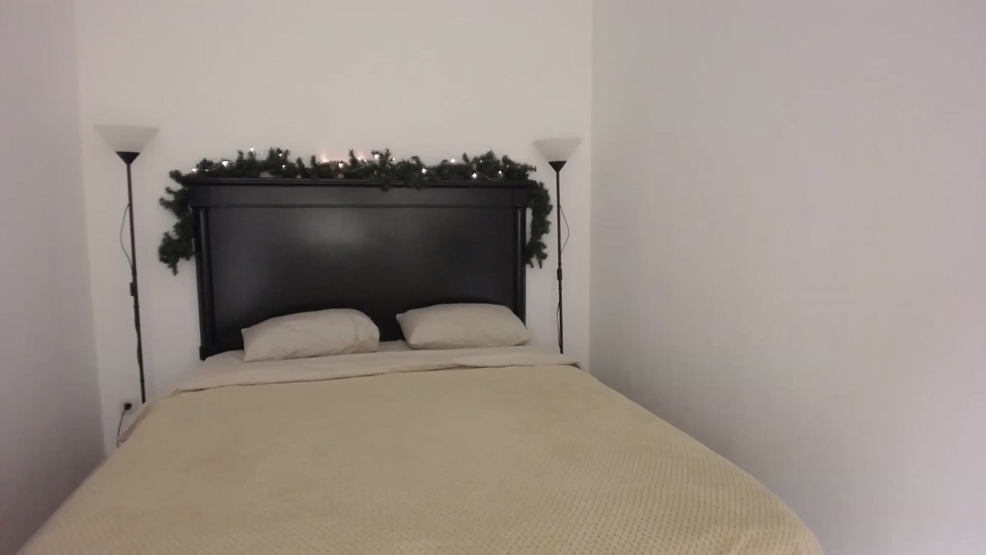 Gallery image thumbnail from Carollyne_'s myfreecams stream on, 12/15/2022, 17:22 image 12 of 20