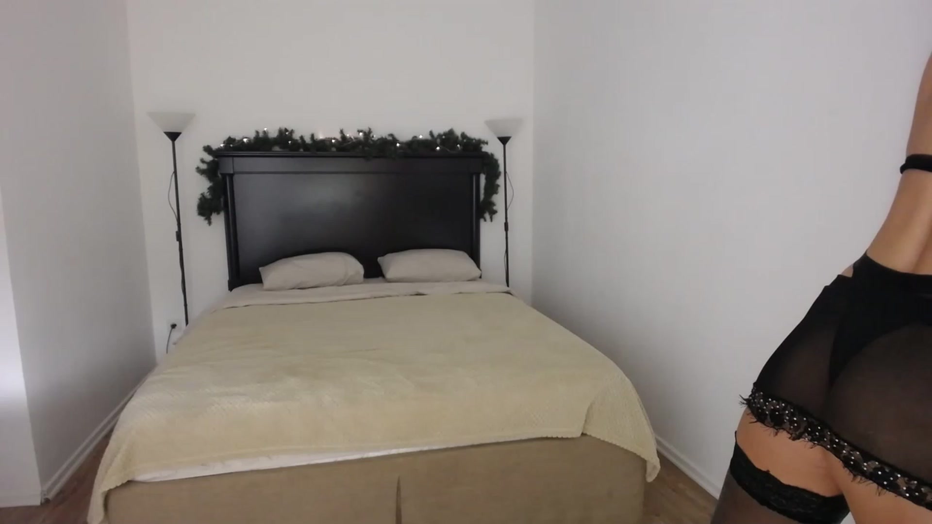 Gallery image thumbnail from Carollyne_'s myfreecams stream on, 12/16/2022, 14:10 image 1 of 20