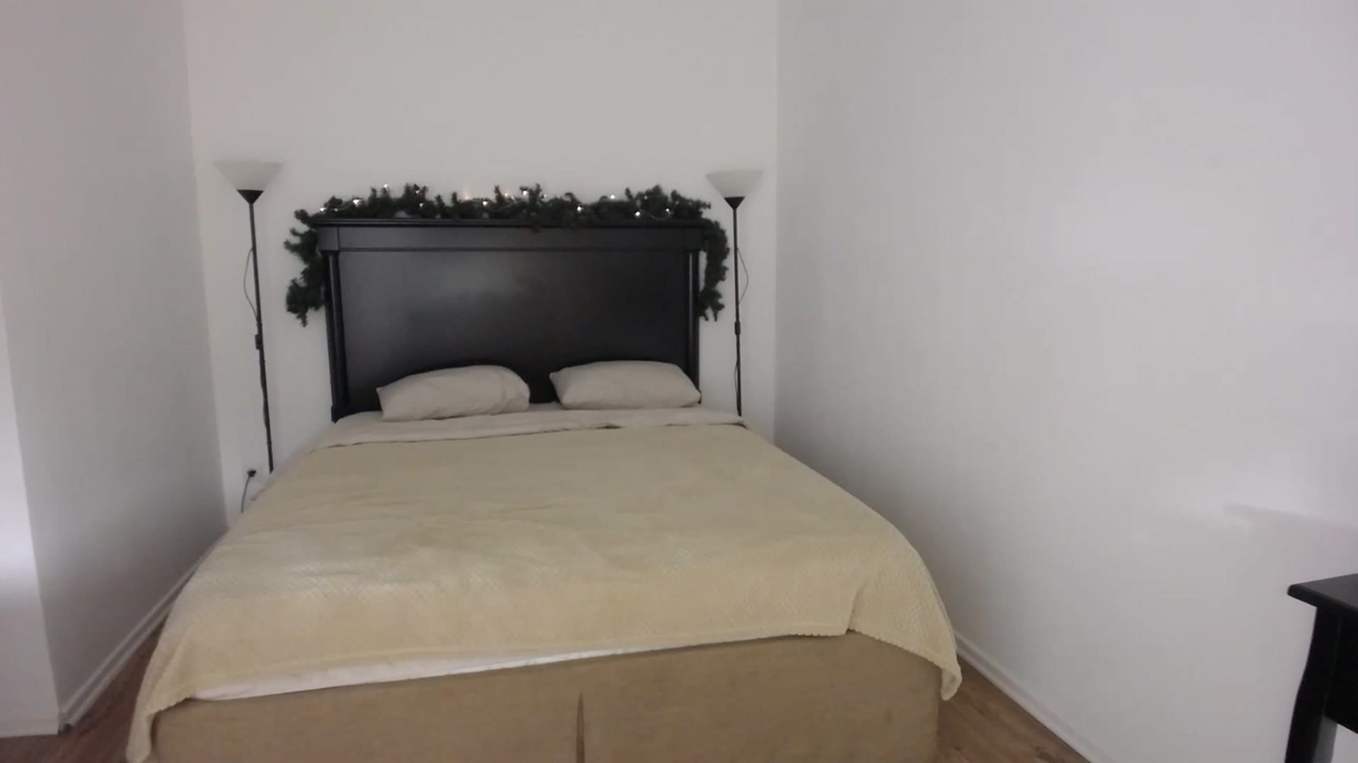 Gallery image thumbnail from Carollyne_'s myfreecams stream on, 12/16/2022, 14:56 image 20 of 20