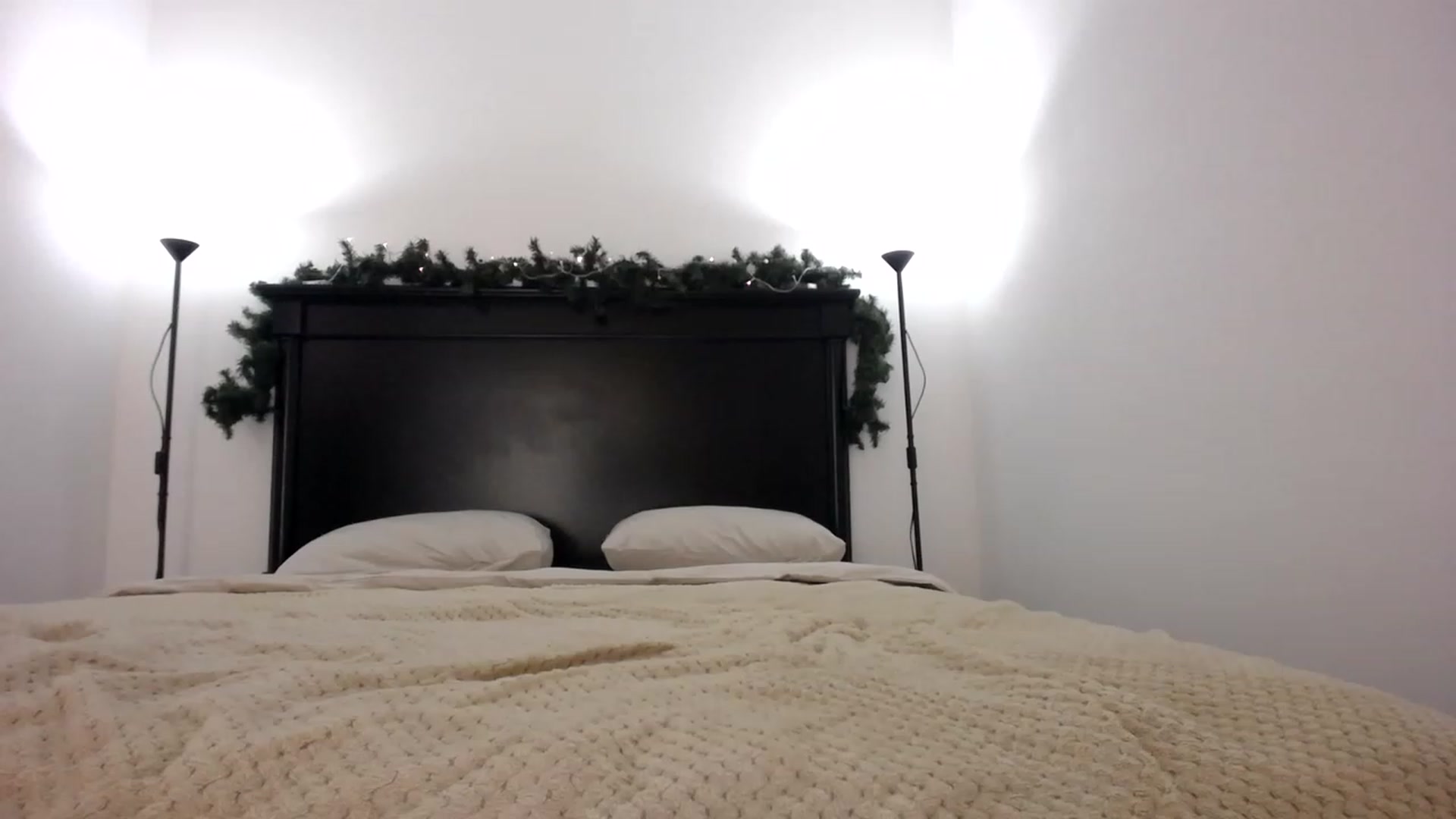 Gallery image thumbnail from Carollyne_'s myfreecams stream on, 12/20/2022, 14:53 image 19 of 20
