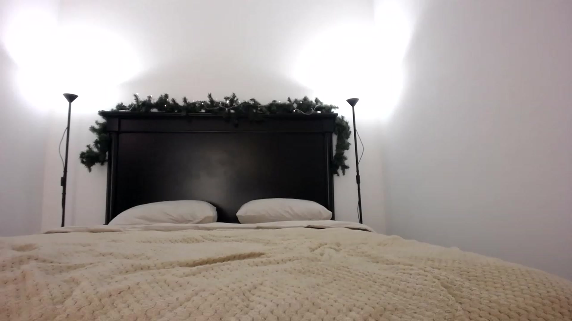 Gallery image thumbnail from Carollyne_'s myfreecams stream on, 12/20/2022, 14:53 image 18 of 20