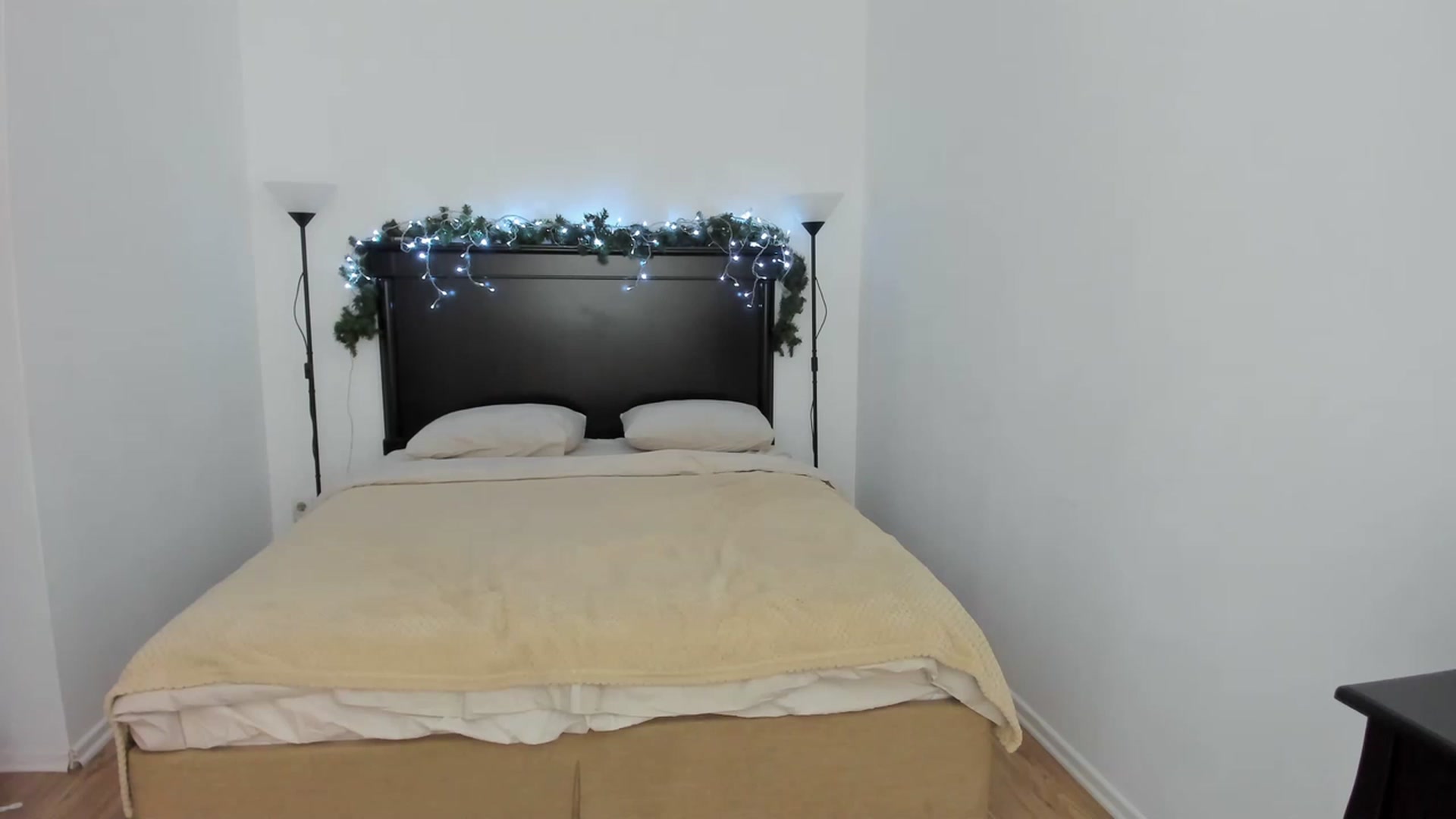 Gallery image thumbnail from Carollyne_'s myfreecams stream on, 12/23/2022, 16:24 image 13 of 20
