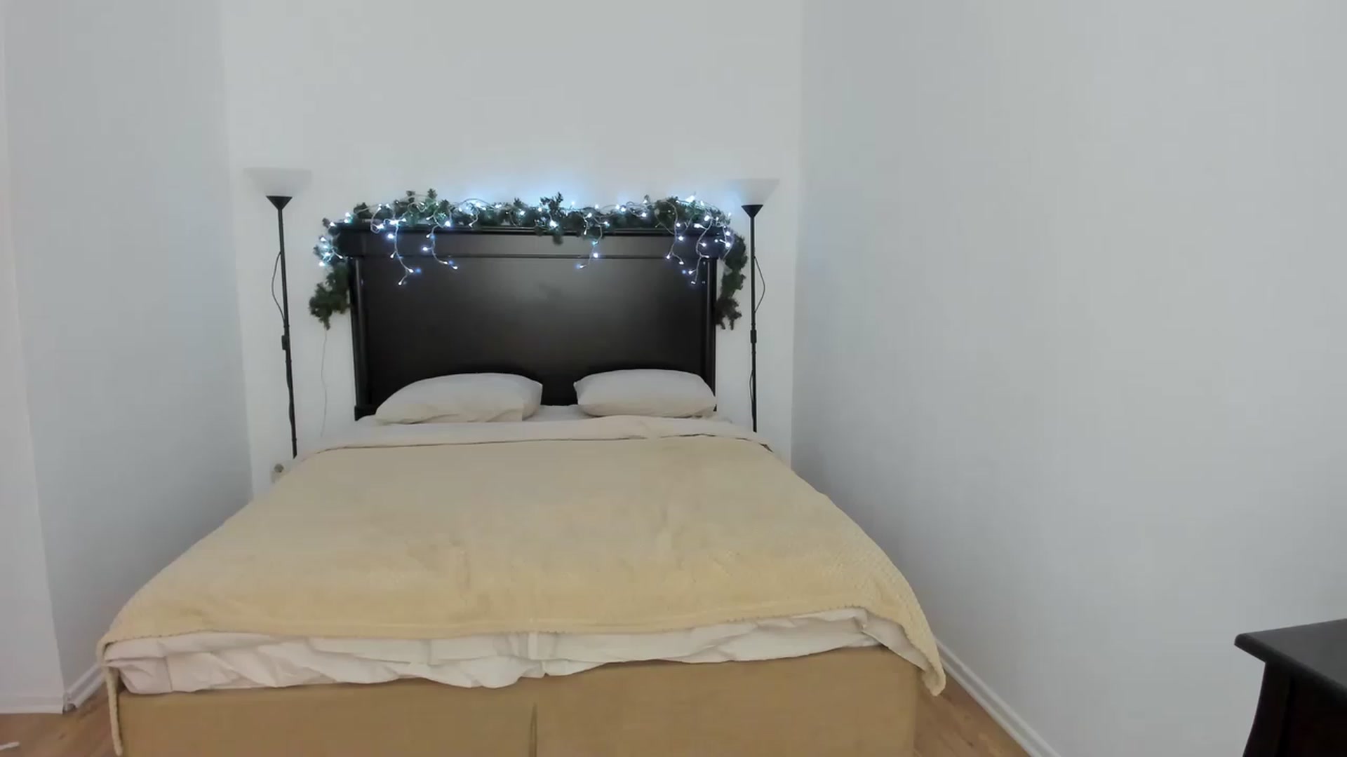 Gallery image thumbnail from Carollyne_'s myfreecams stream on, 12/23/2022, 16:24 image 11 of 20