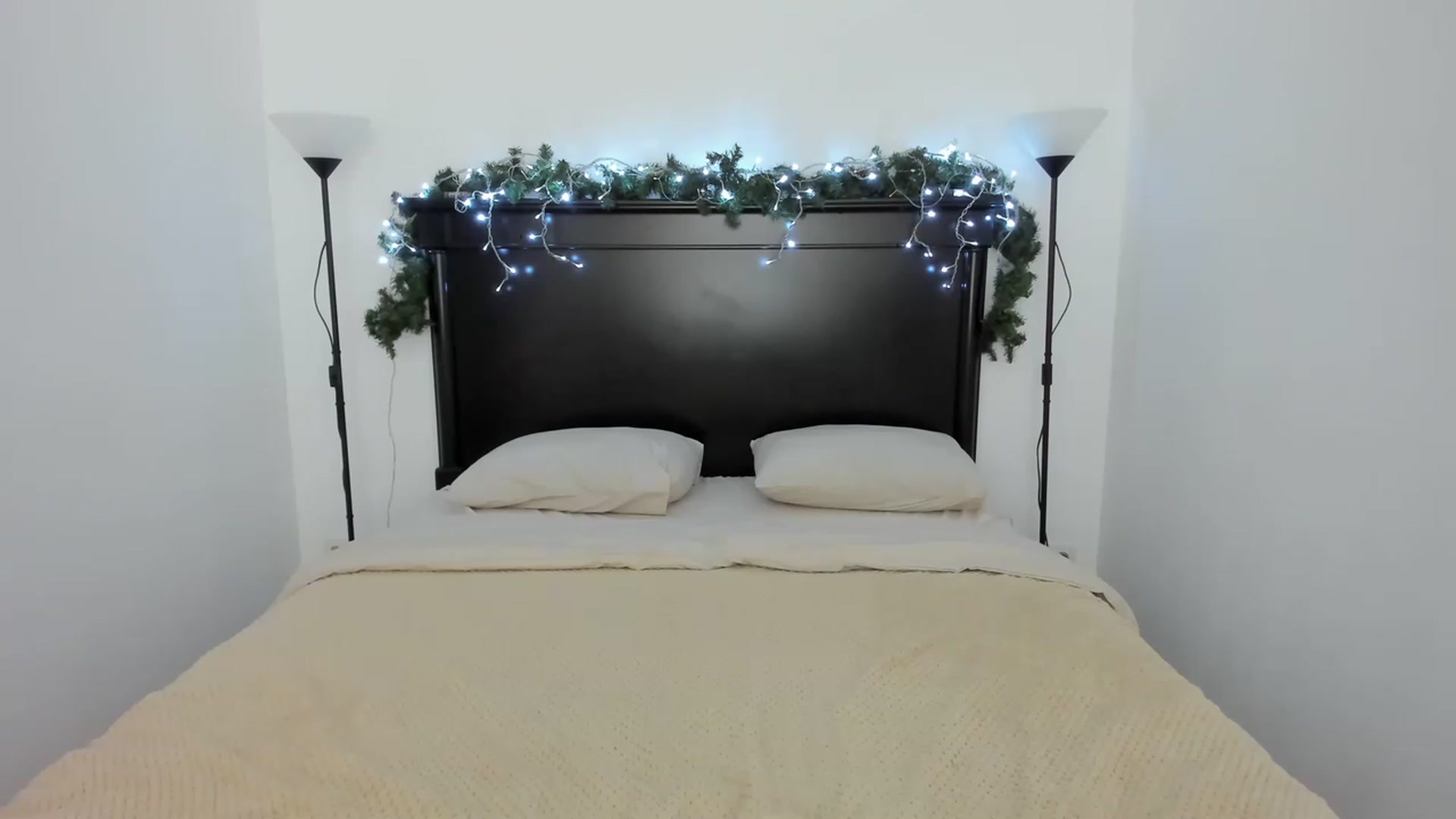 Gallery image thumbnail from Carollyne_'s myfreecams stream on, 12/23/2022, 17:09 image 20 of 20
