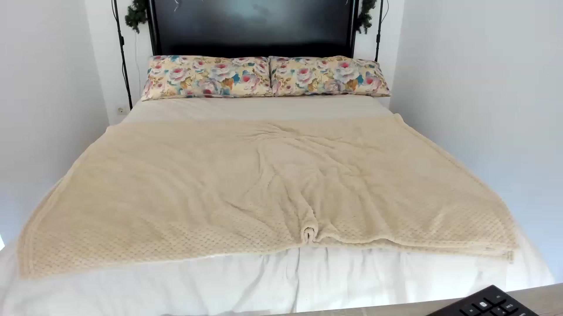 Gallery image thumbnail from Carollyne_'s myfreecams stream on, 12/30/2022, 13:25 image 15 of 20