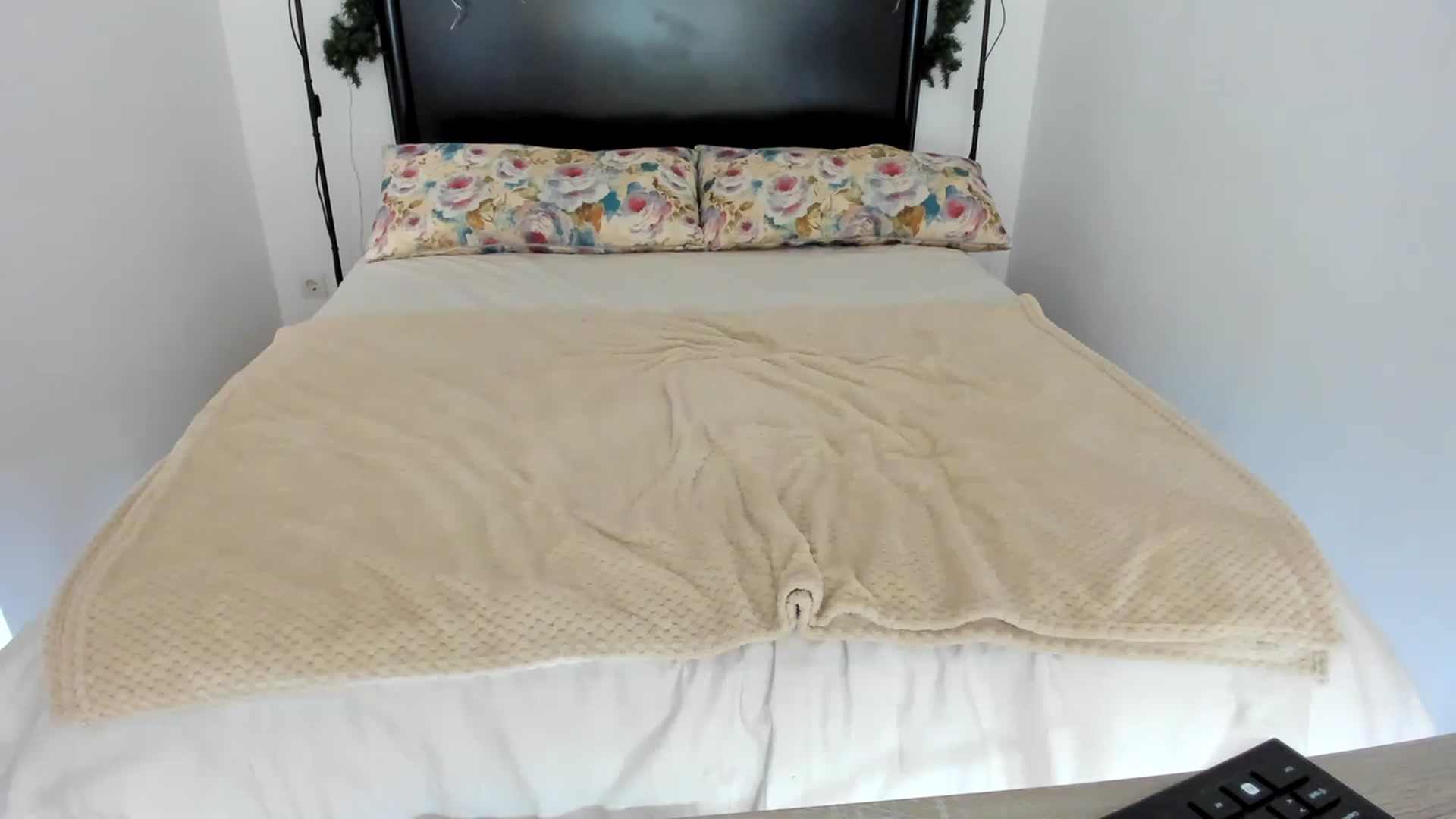 Gallery image thumbnail from Carollyne_'s myfreecams stream on, 12/30/2022, 13:25 image 17 of 20