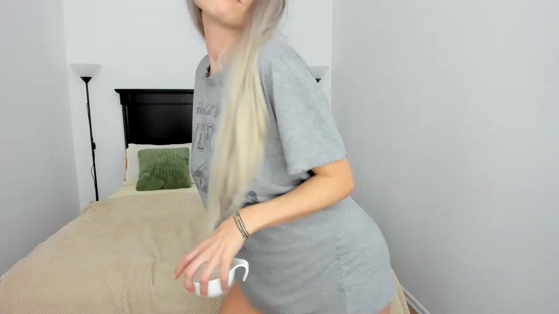 Gallery image thumbnail from Carollyne_'s myfreecams stream on, 02/06/2023, 18:23 image 16 of 20