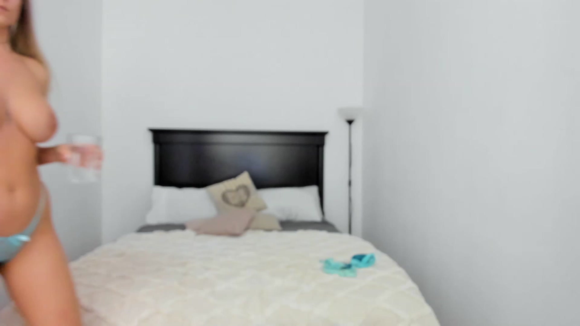Gallery image thumbnail from Carollyne_'s myfreecams stream on, 02/28/2023, 15:16 image 16 of 20