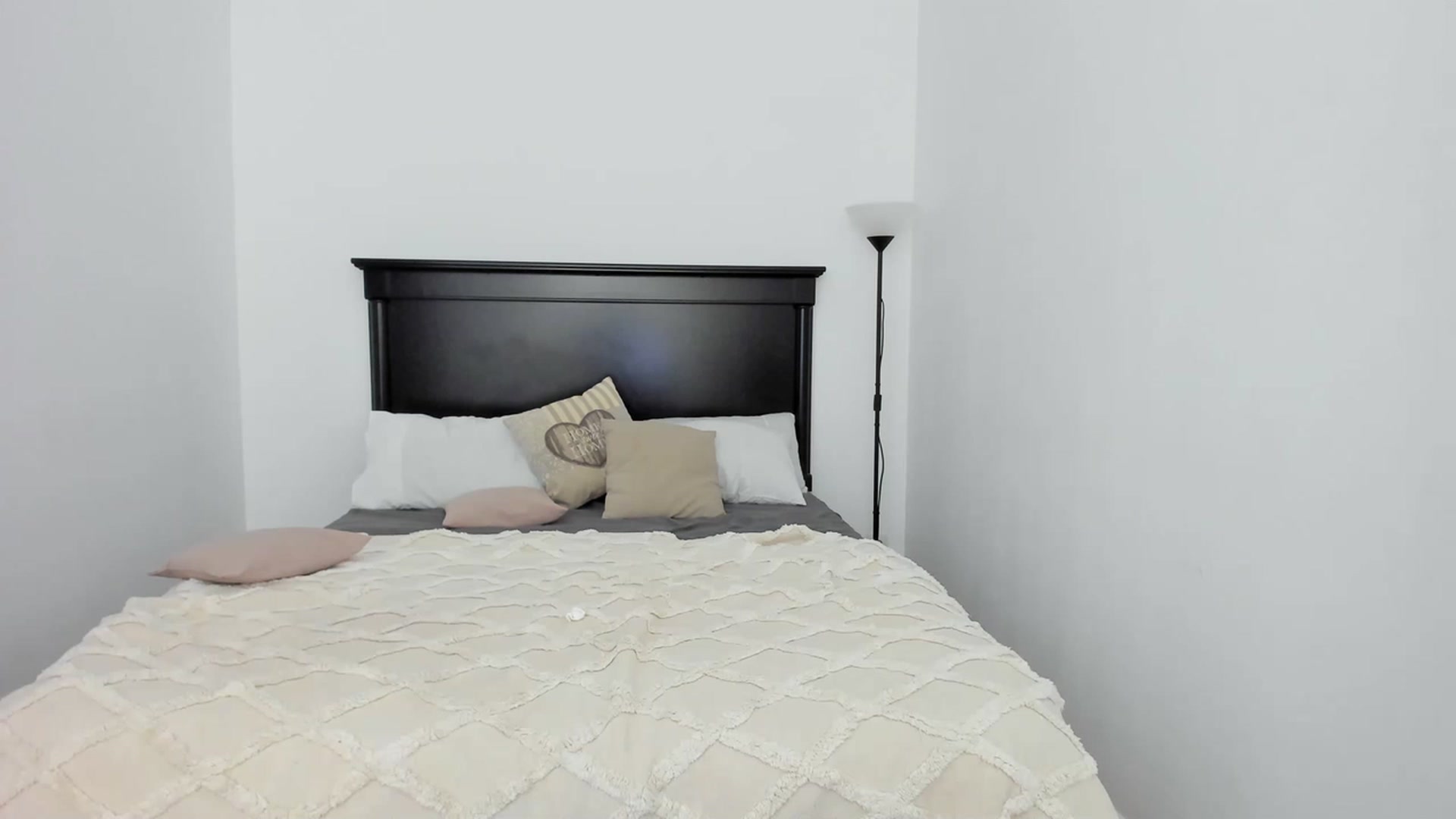Gallery image thumbnail from Carollyne_'s myfreecams stream on, 02/28/2023, 17:22 image 12 of 20