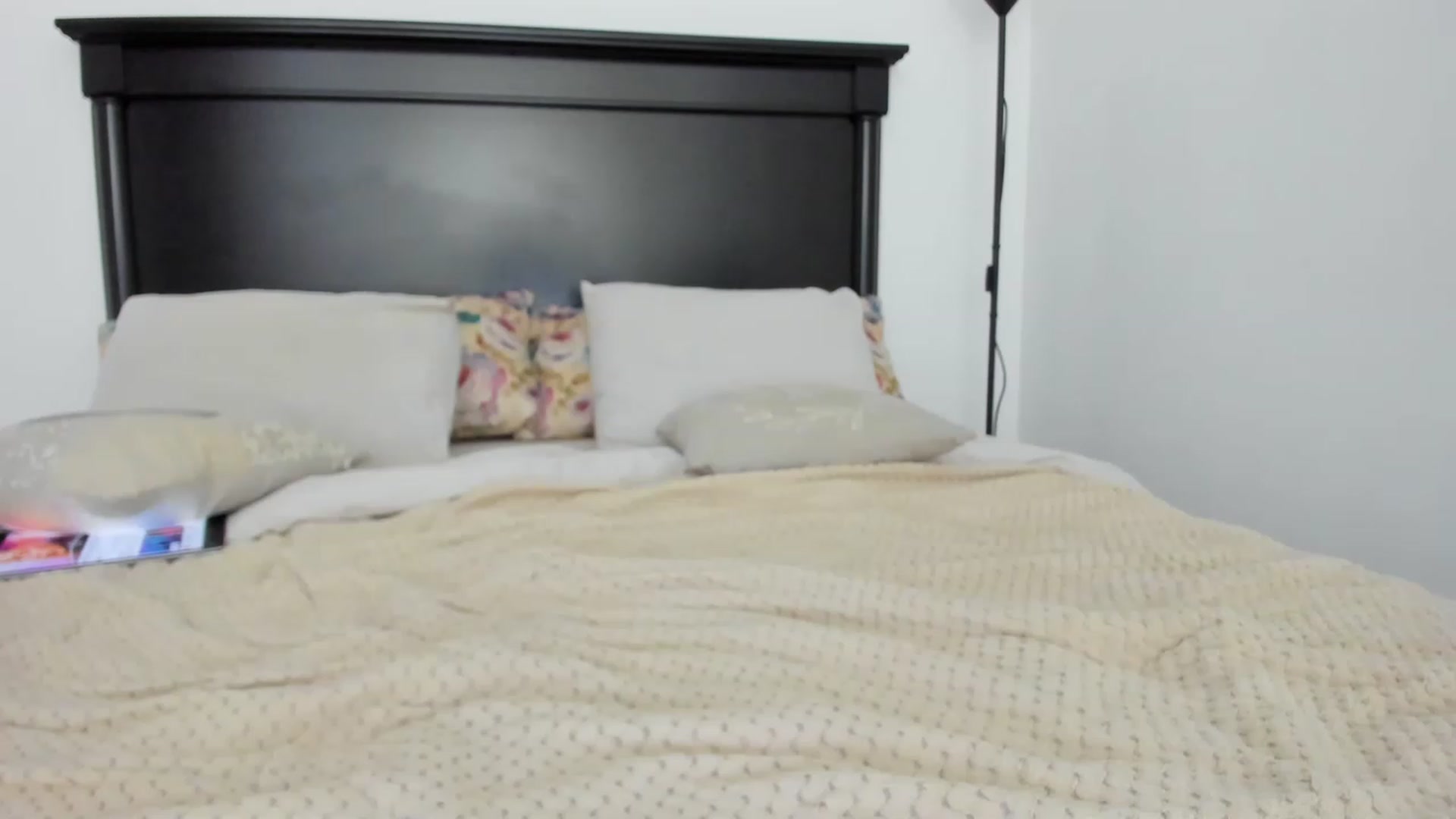 Gallery image thumbnail from Carollyne_'s myfreecams stream on, 03/01/2023, 16:52 image 16 of 20