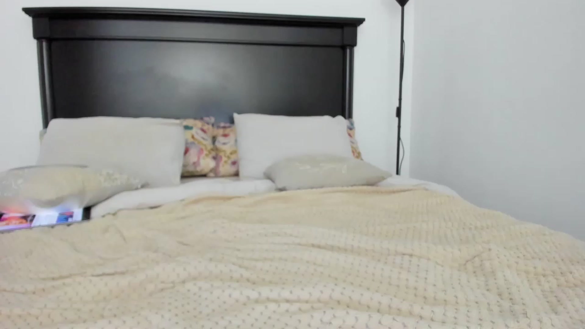 Gallery image thumbnail from Carollyne_'s myfreecams stream on, 03/01/2023, 16:52 image 19 of 20