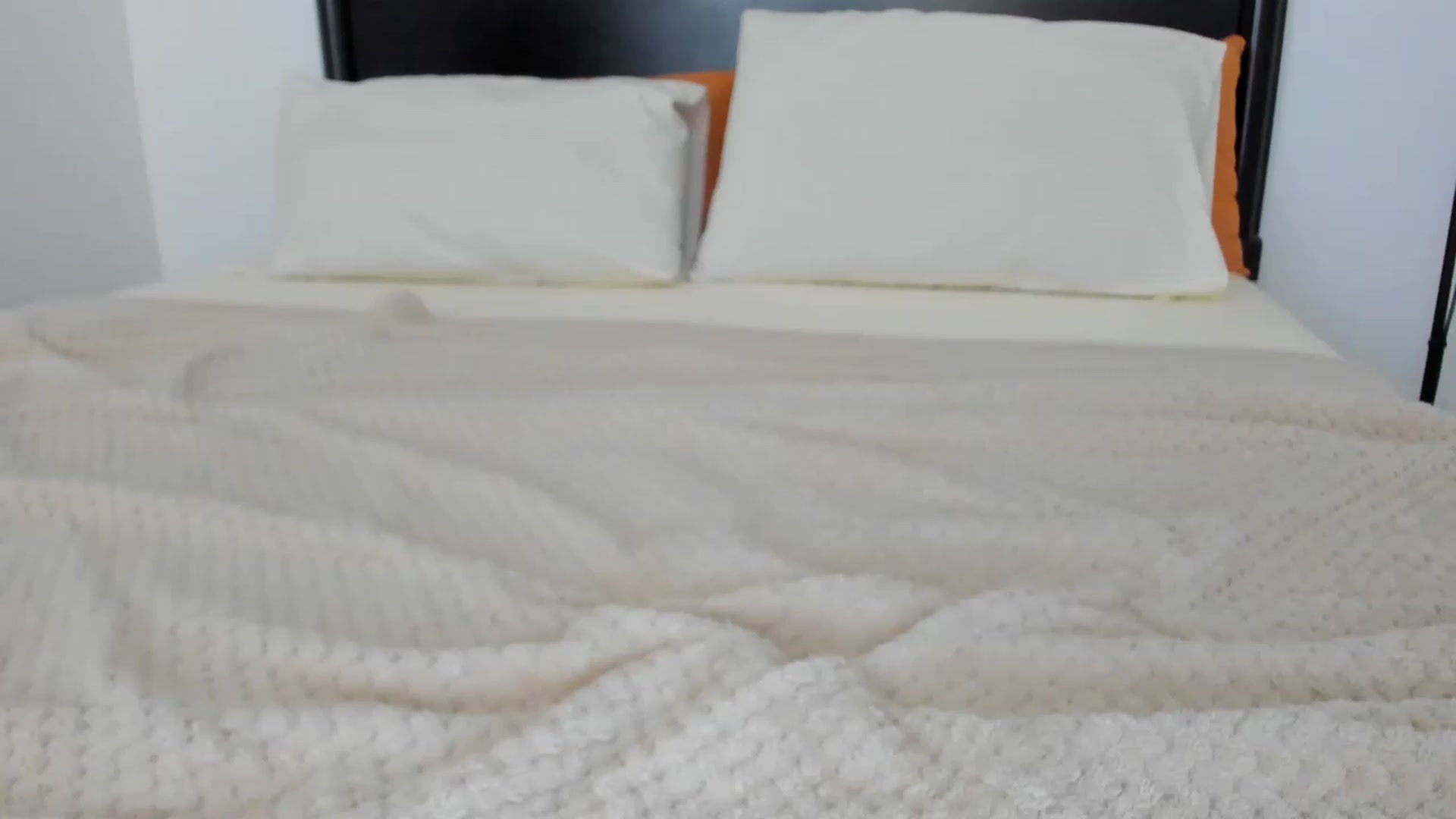 Gallery image thumbnail from Carollyne_'s myfreecams stream on, 03/22/2023, 16:04 image 5 of 20