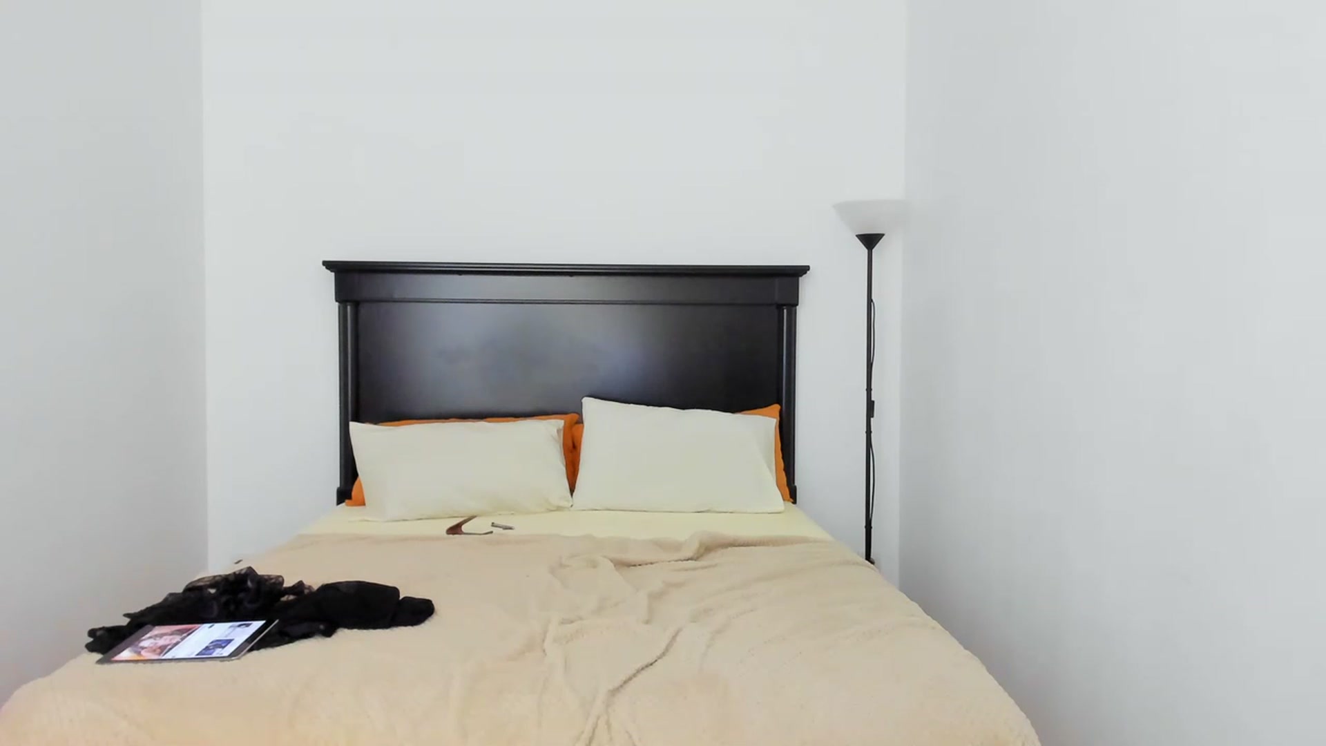 Gallery image thumbnail from Carollyne_'s myfreecams stream on, 03/25/2023, 17:05 image 8 of 20