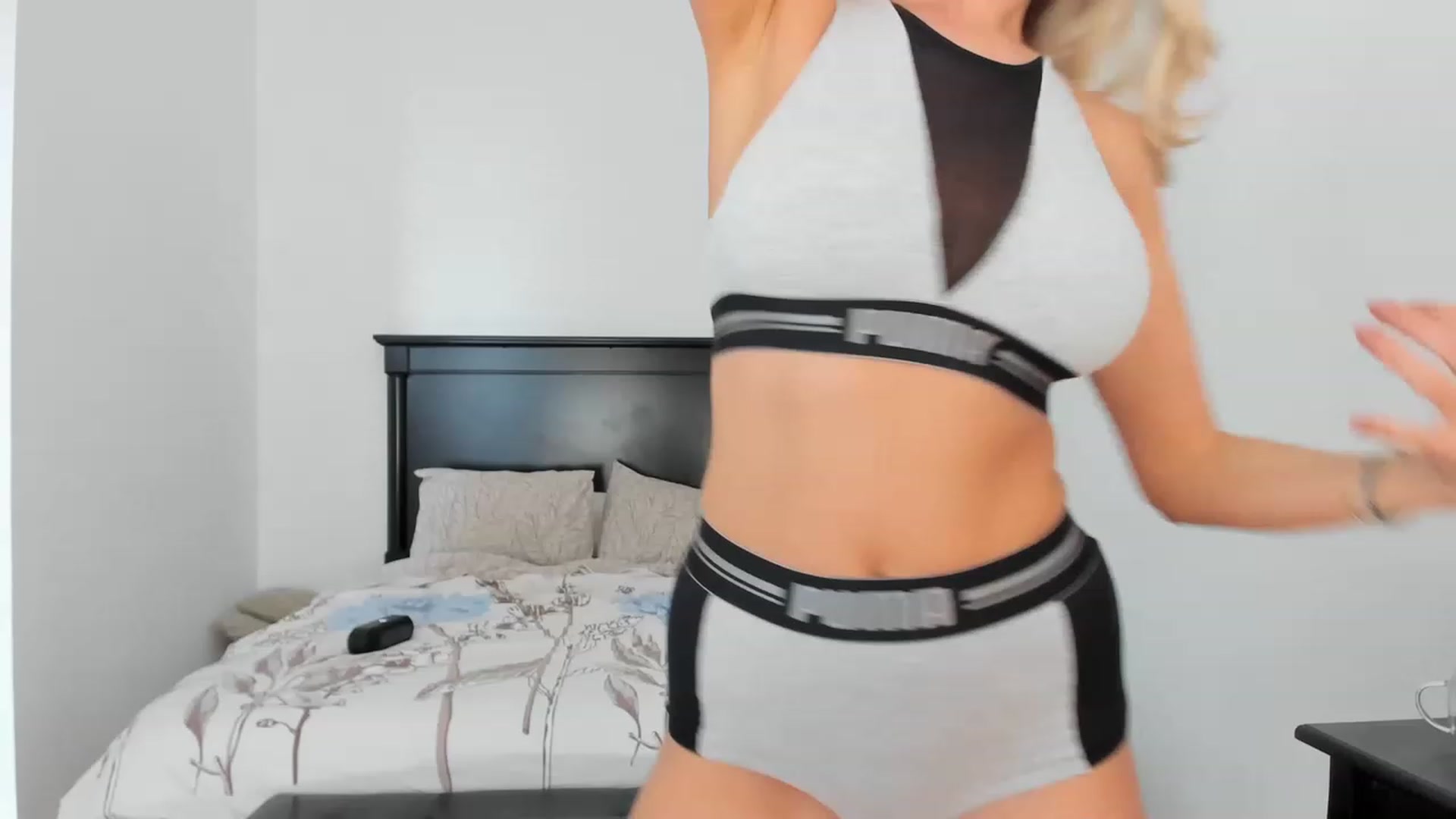 Gallery image thumbnail from Carollyne_'s myfreecams stream on, 05/11/2023, 13:47 image 1 of 20