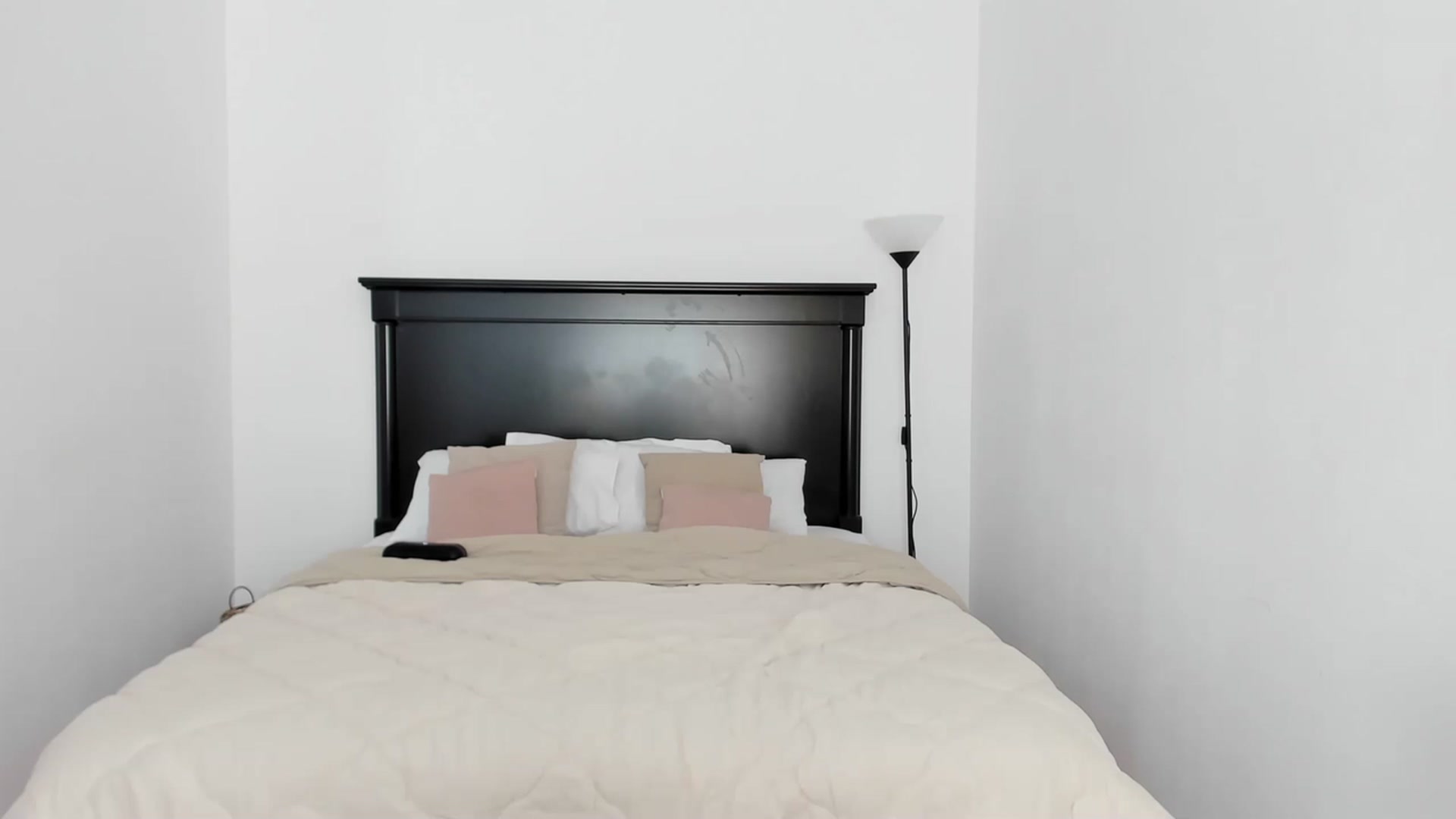 Gallery image thumbnail from Carollyne_'s myfreecams stream on, 05/29/2023, 13:35 image 5 of 20