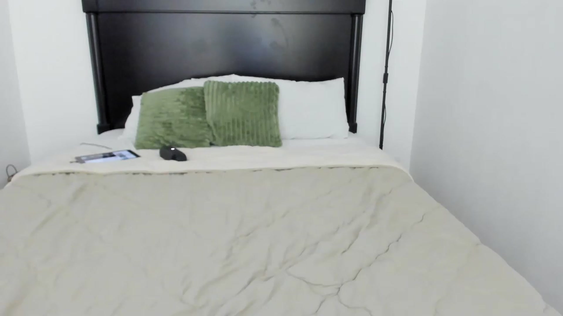Gallery image thumbnail from Carollyne_'s myfreecams stream on, 06/10/2023, 15:51 image 20 of 20