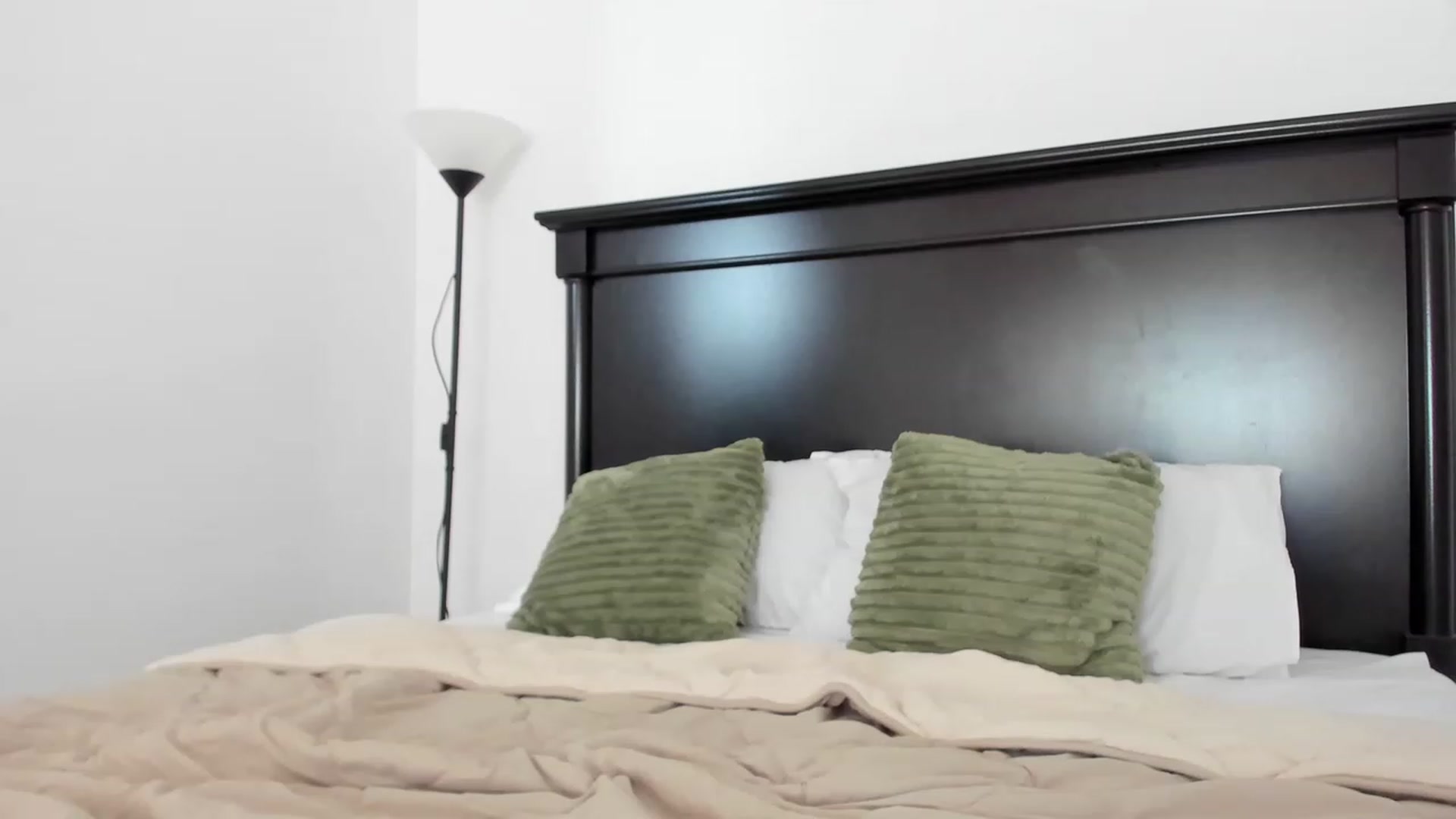 Gallery image thumbnail from Carollyne_'s myfreecams stream on, 06/12/2023, 14:02 image 19 of 20