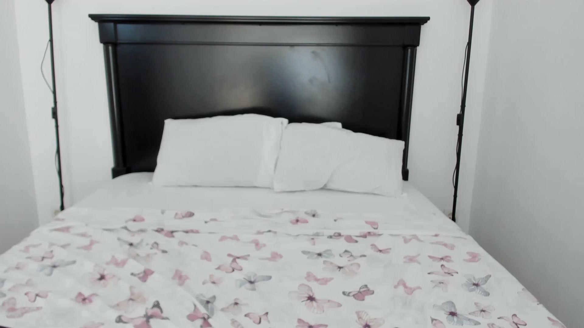Gallery image thumbnail from Carollyne_'s myfreecams stream on, 06/20/2023, 12:25 image 6 of 20